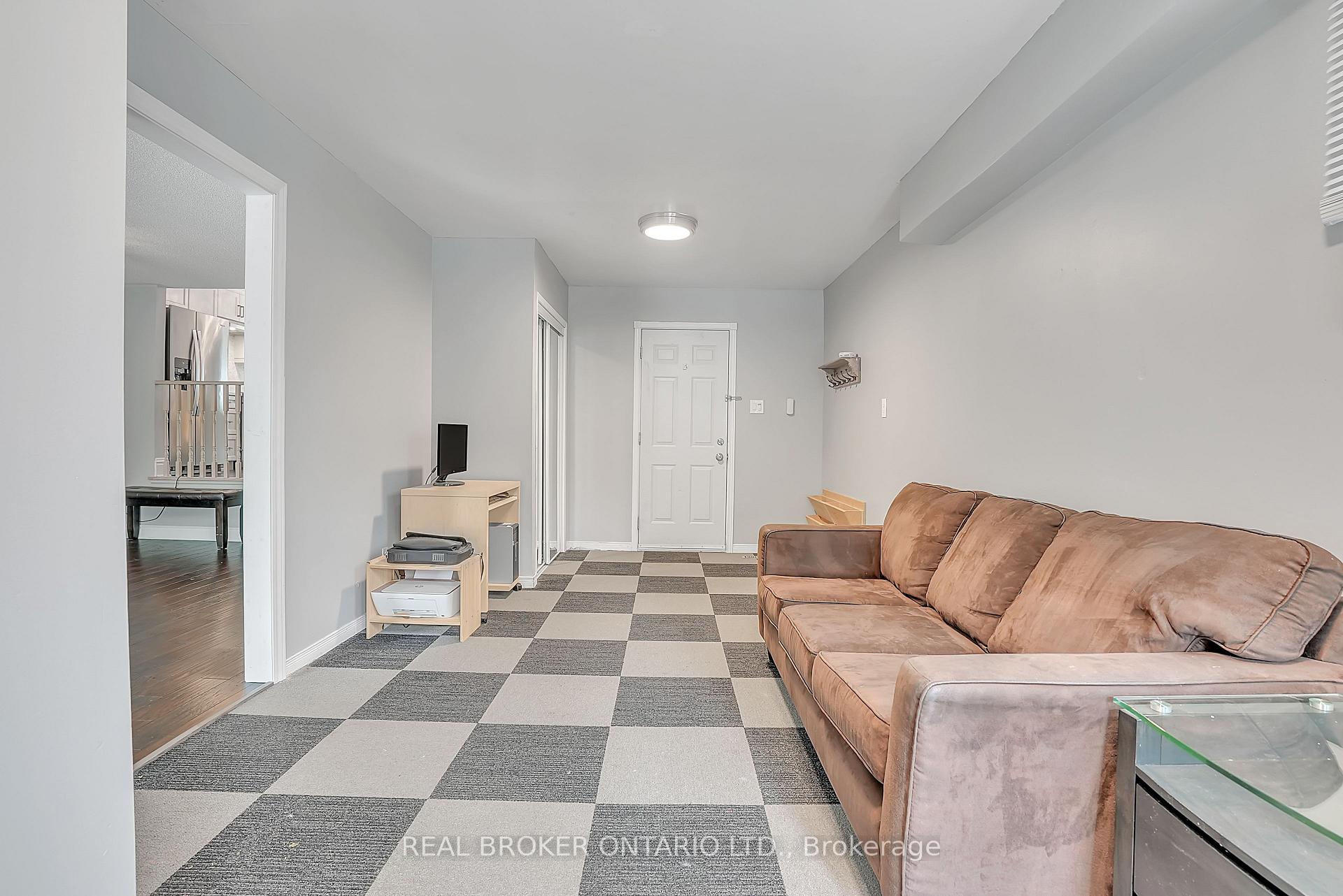 Photo 18 of 16 Victorway Drive, Barrie, Holly — HOMEH