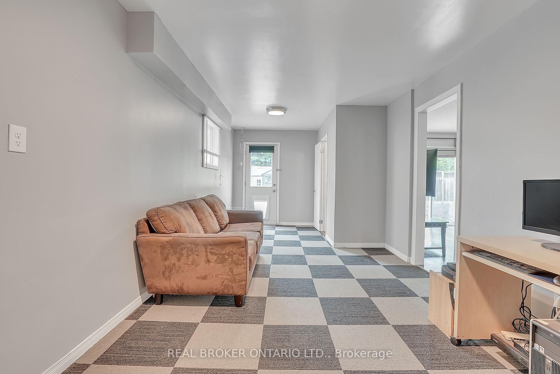 Photo 19 of 16 Victorway Drive, Barrie, Holly — HOMEH