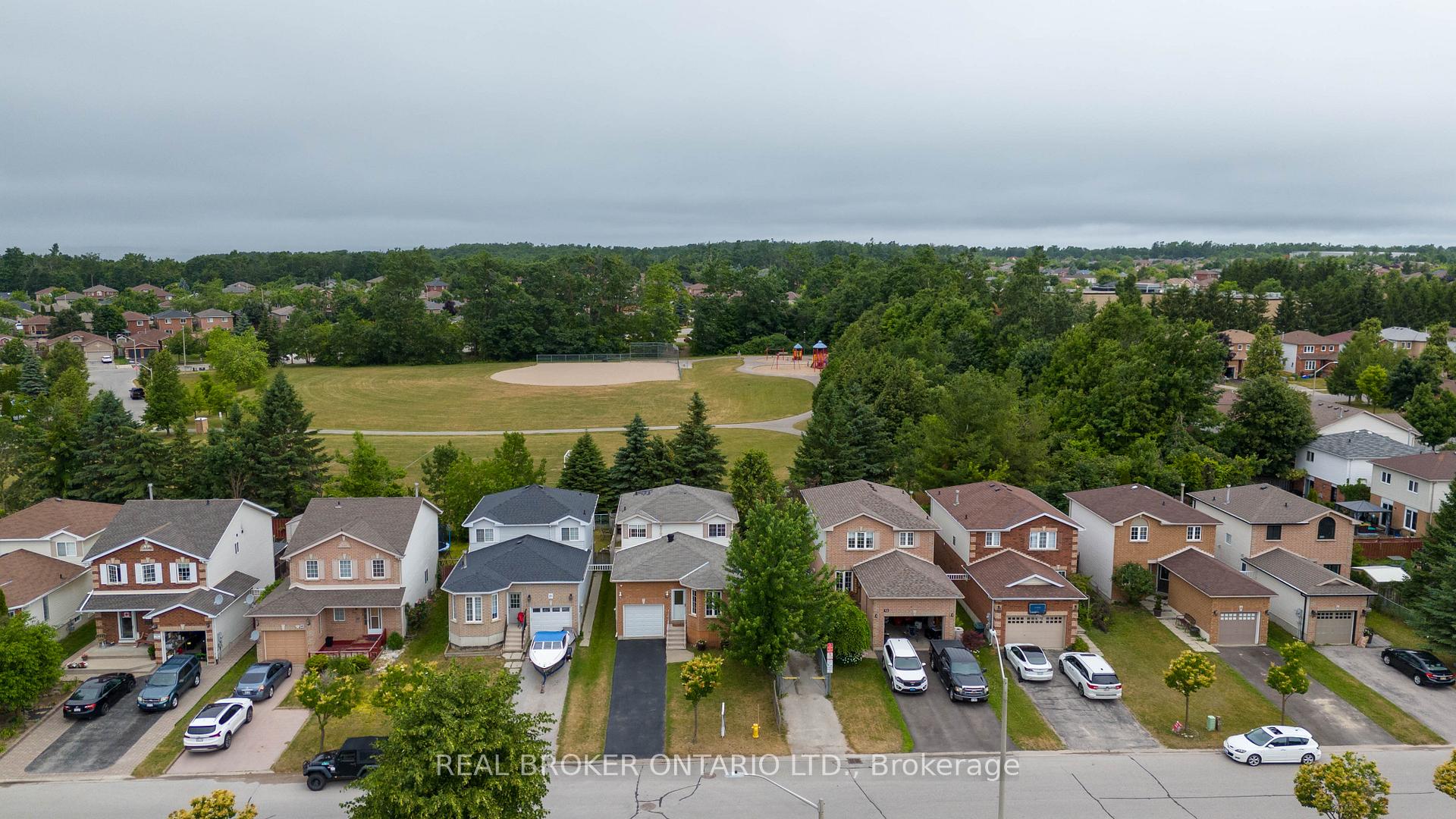 Photo 28 of 16 Victorway Drive, Barrie, Holly — HOMEH