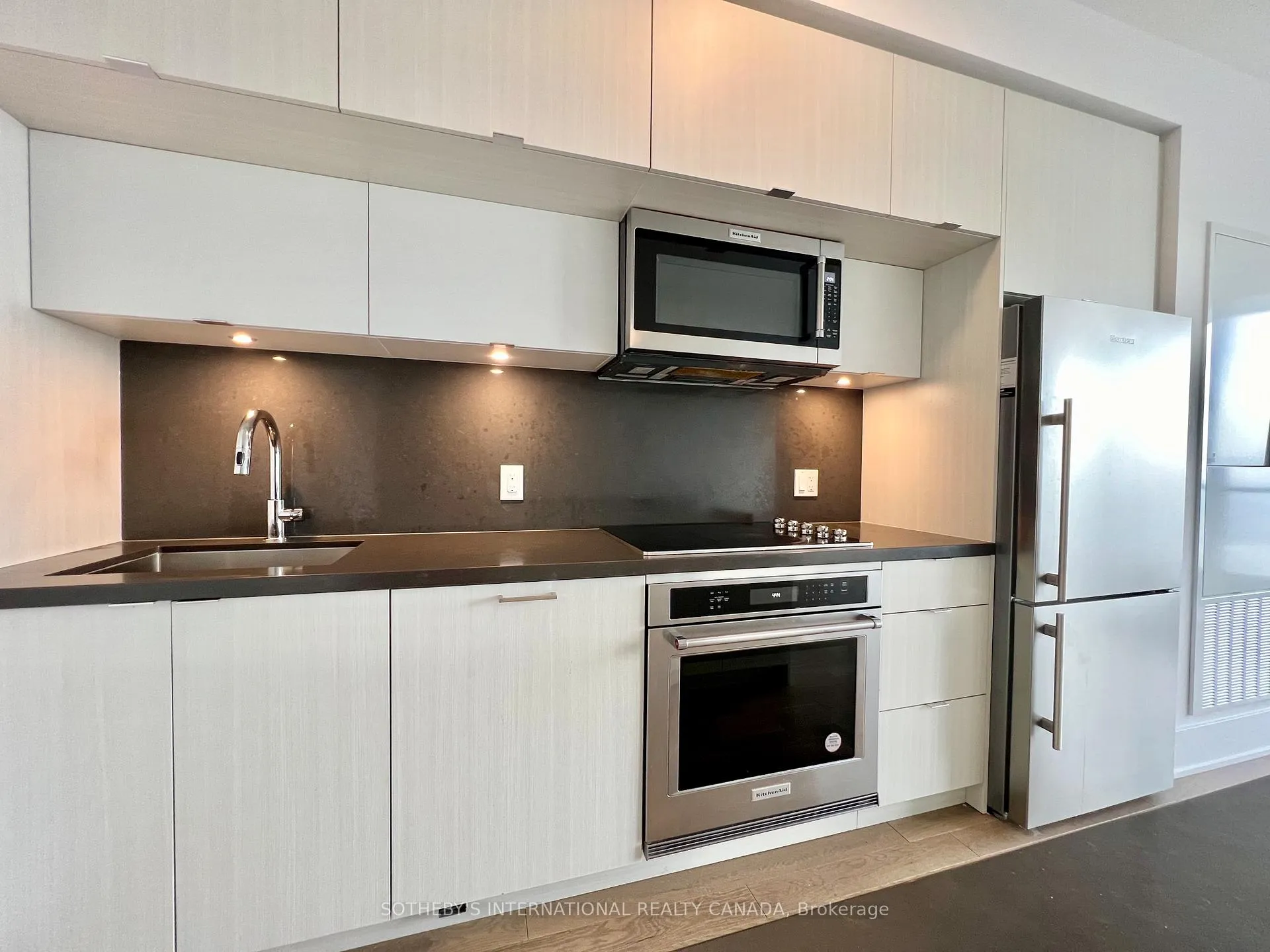 Photo 4 of Unit 4215, 585 Bloor Street E, Toronto, North St. James Town — HOMEH