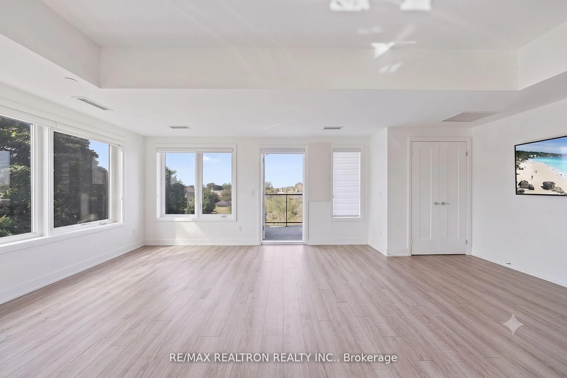 Photo 6 of Unit 206, 155 Downsview Park Boulevard, North York, Downsview-Roding-CFB — HOMEH