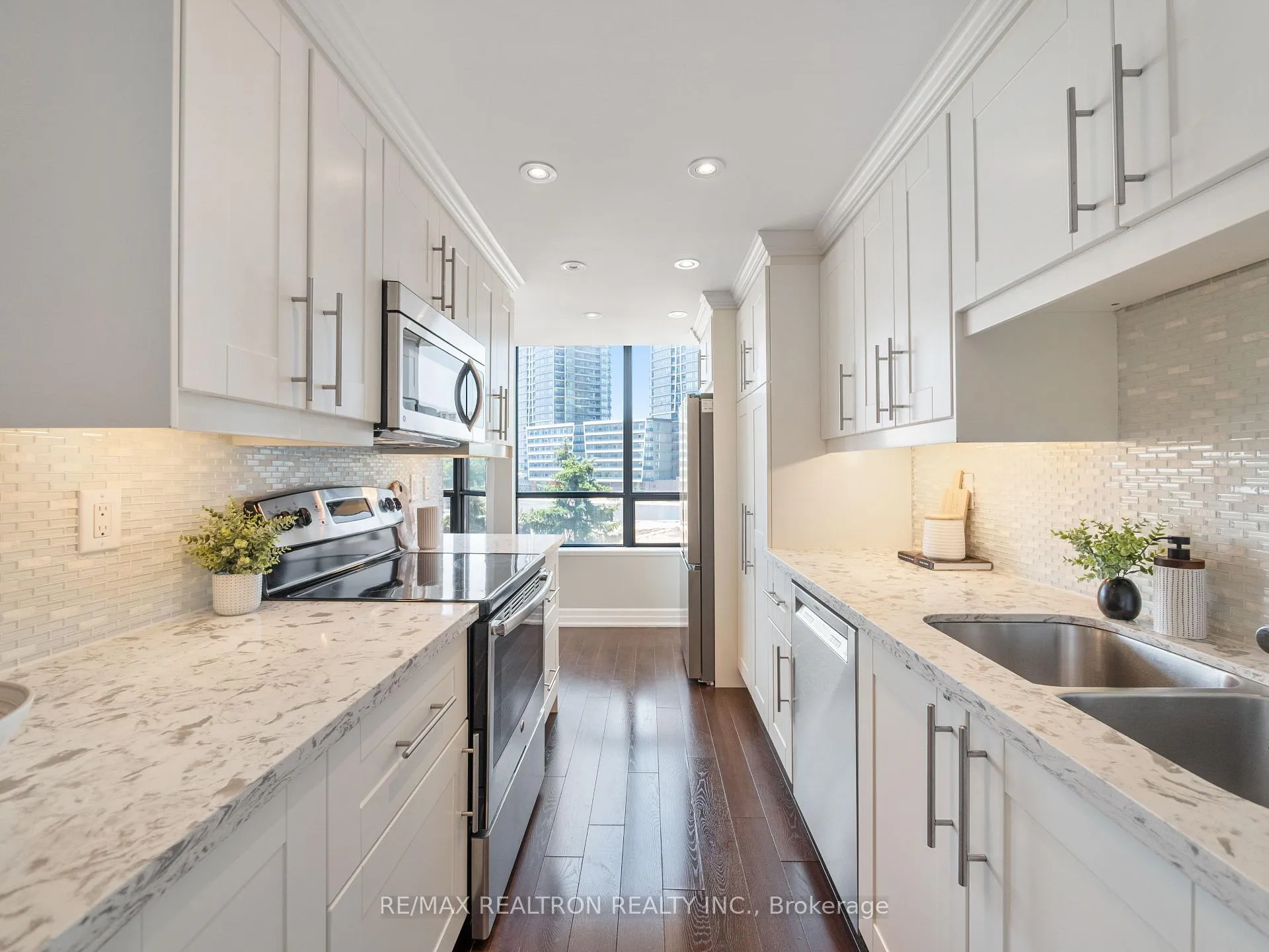 Photo 11 of Unit 503, 7460 Bathurst Street, Vaughan, Brownridge — HOMEH