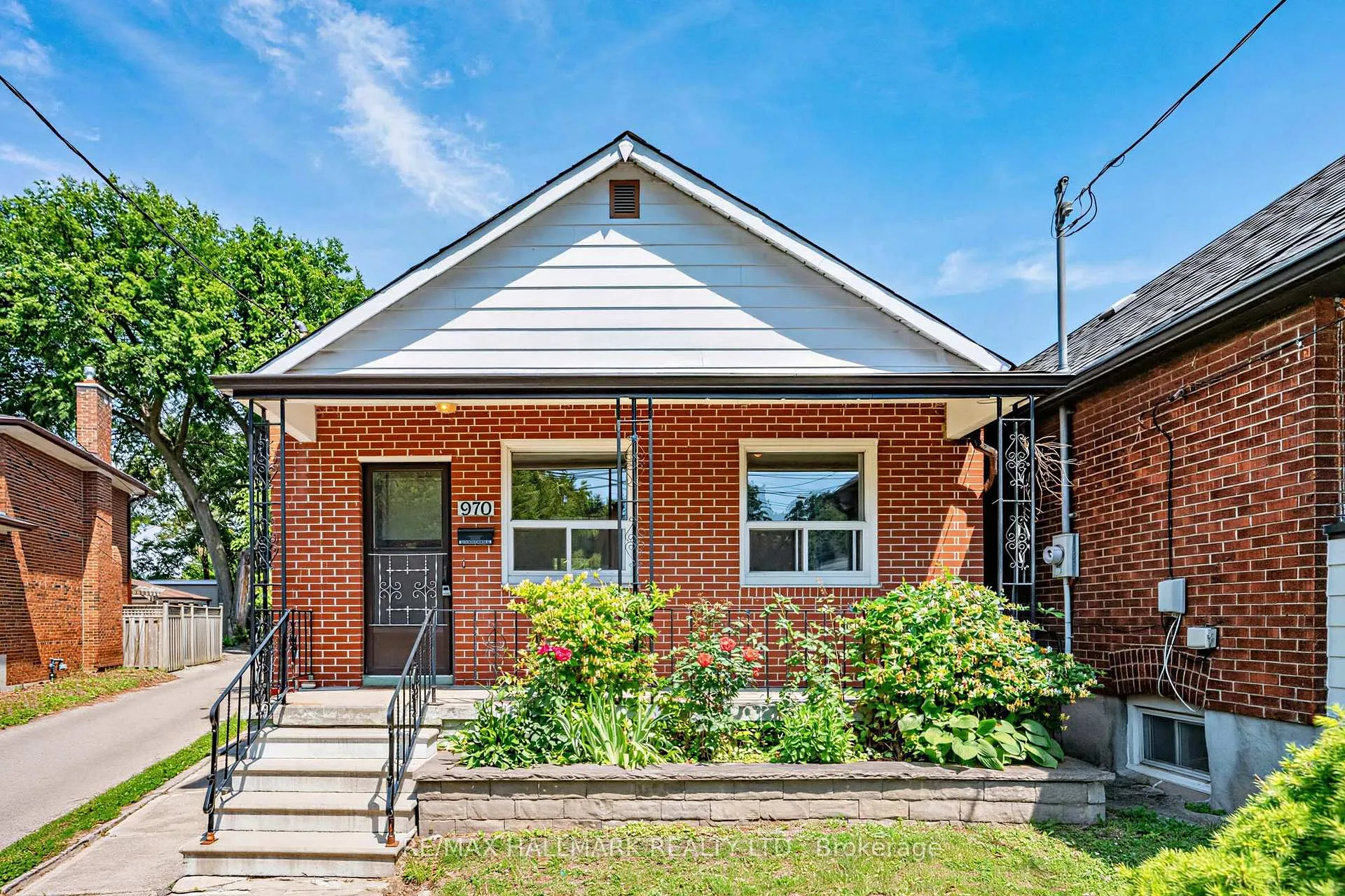 Photo 2 of 970 Cosburn Avenue, Toronto, Woodbine-Lumsden — HOMEH
