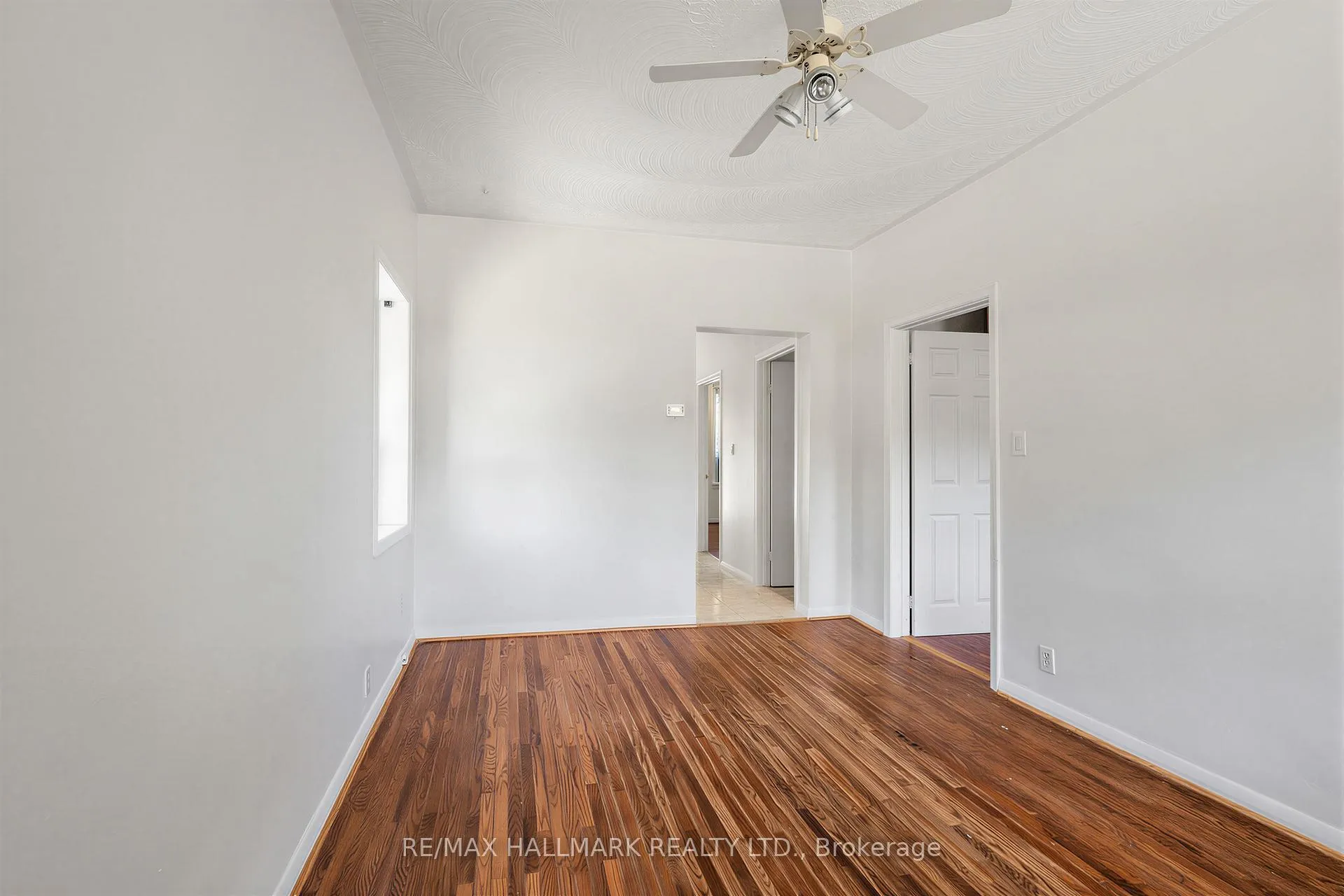 Photo 5 of 970 Cosburn Avenue, Toronto, Woodbine-Lumsden — HOMEH