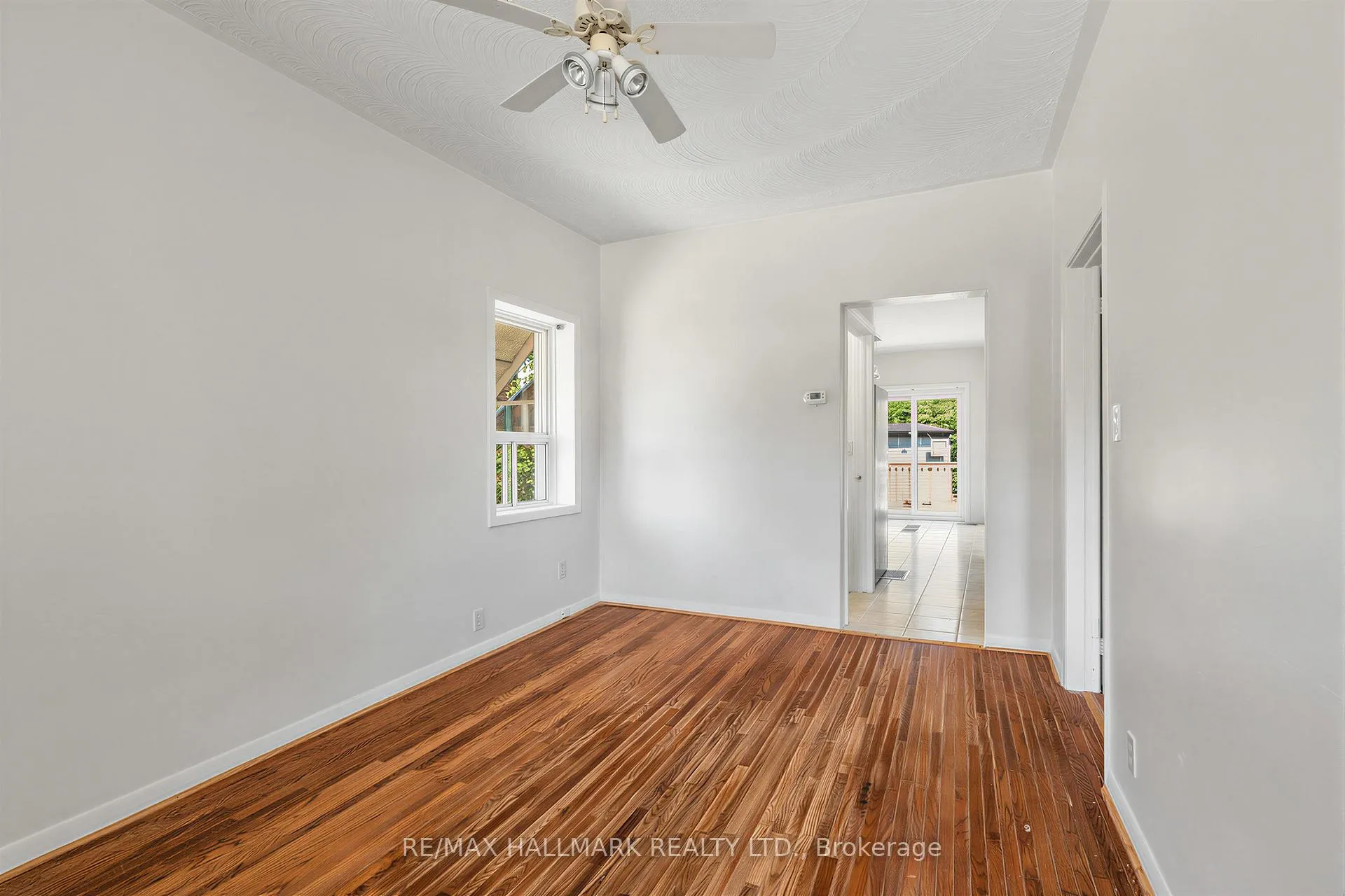 Photo 6 of 970 Cosburn Avenue, Toronto, Woodbine-Lumsden — HOMEH