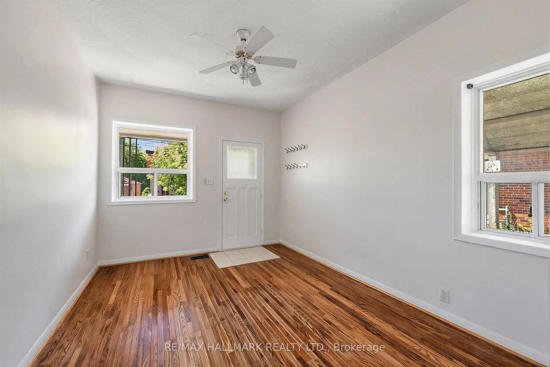 Photo 7 of 970 Cosburn Avenue, Toronto, Woodbine-Lumsden — HOMEH