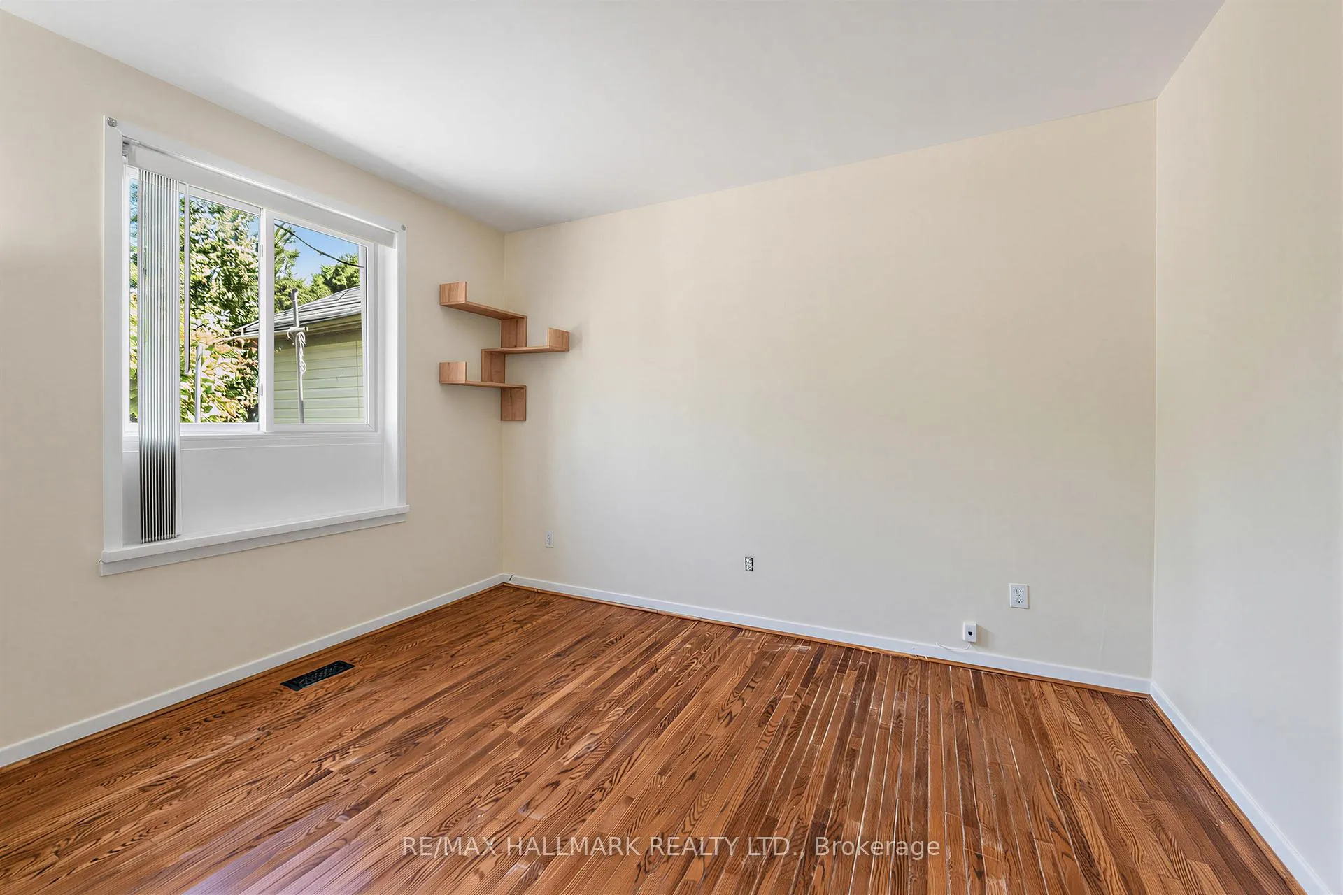 Photo 15 of 970 Cosburn Avenue, Toronto, Woodbine-Lumsden — HOMEH