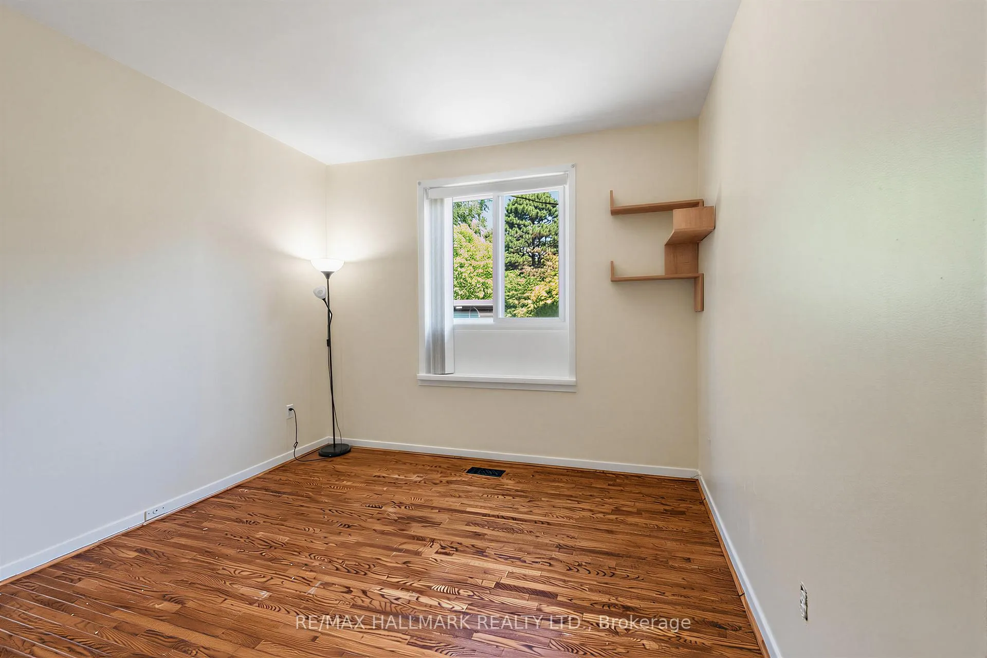 Photo 16 of 970 Cosburn Avenue, Toronto, Woodbine-Lumsden — HOMEH