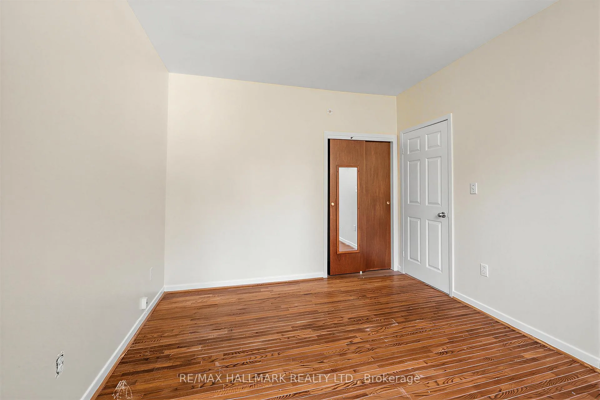 Photo 17 of 970 Cosburn Avenue, Toronto, Woodbine-Lumsden — HOMEH