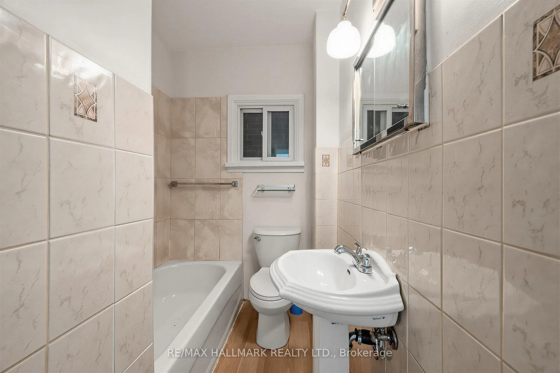 Photo 18 of 970 Cosburn Avenue, Toronto, Woodbine-Lumsden — HOMEH