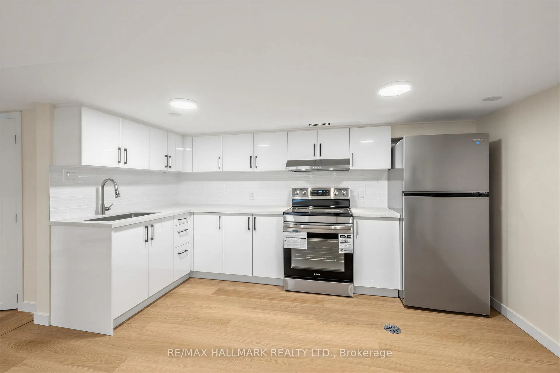 Photo 23 of 970 Cosburn Avenue, Toronto, Woodbine-Lumsden — HOMEH