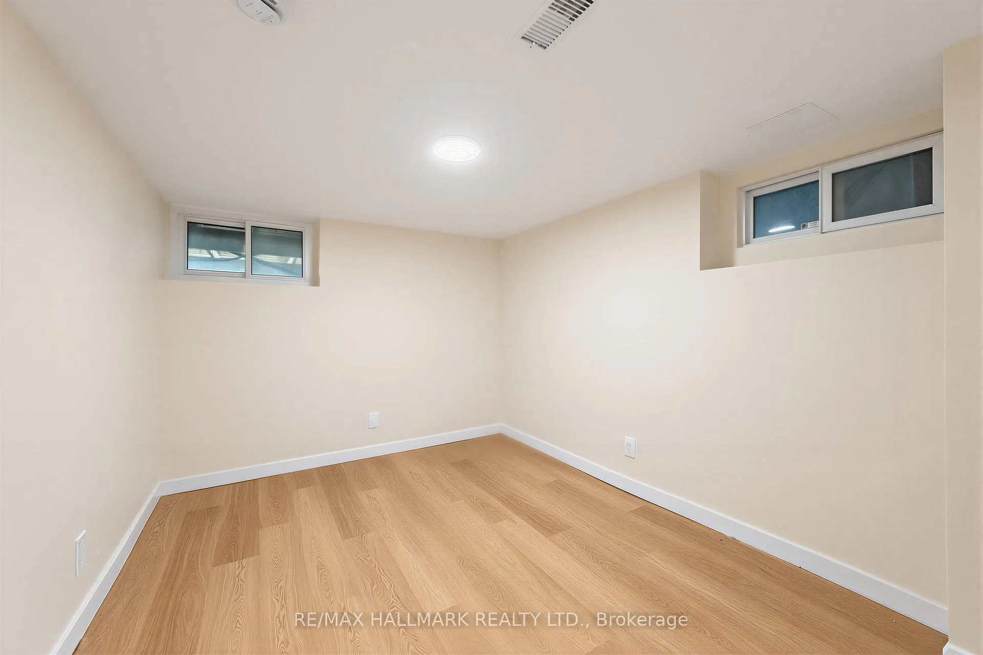 Photo 25 of 970 Cosburn Avenue, Toronto, Woodbine-Lumsden — HOMEH
