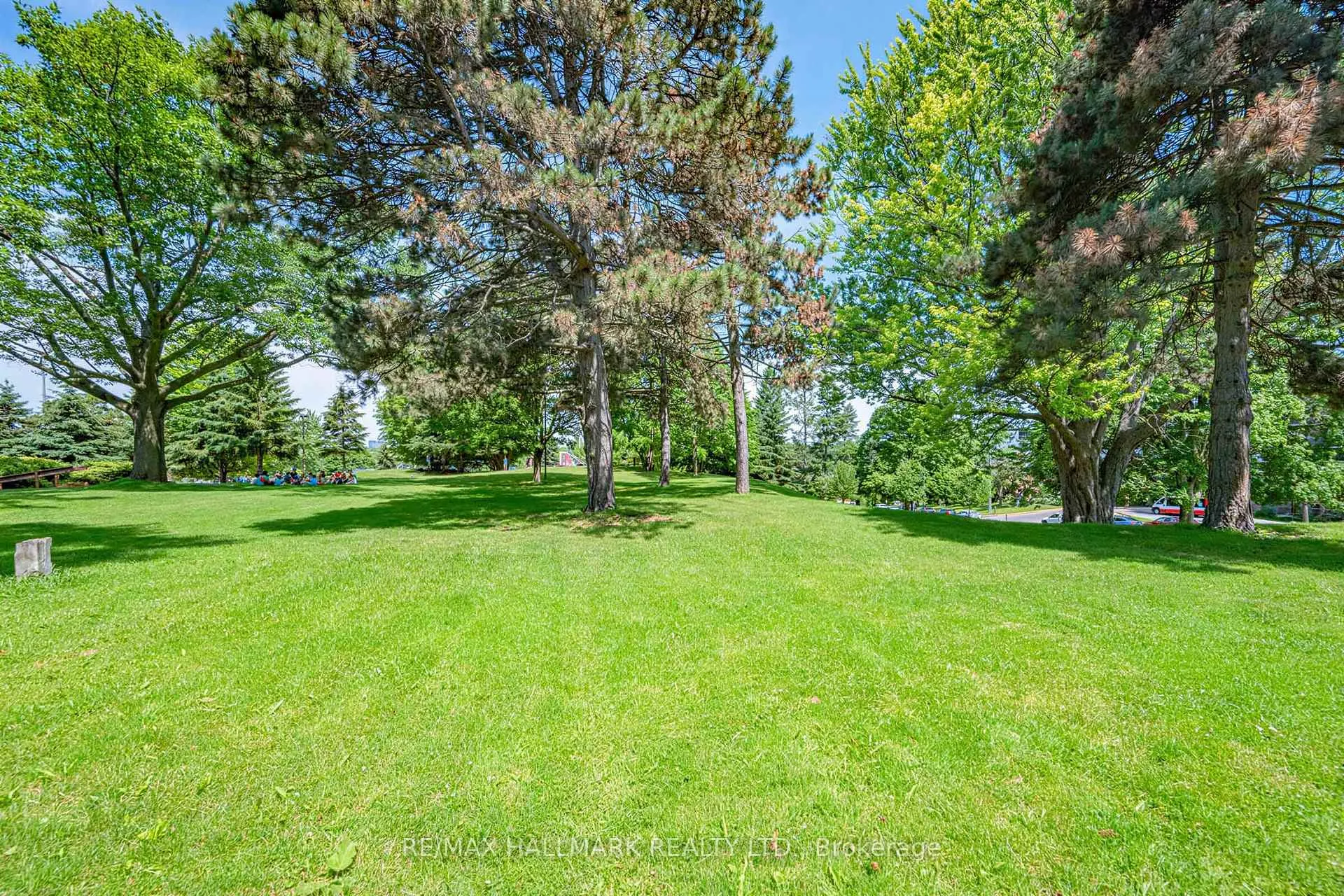Photo 35 of 970 Cosburn Avenue, Toronto, Woodbine-Lumsden — HOMEH
