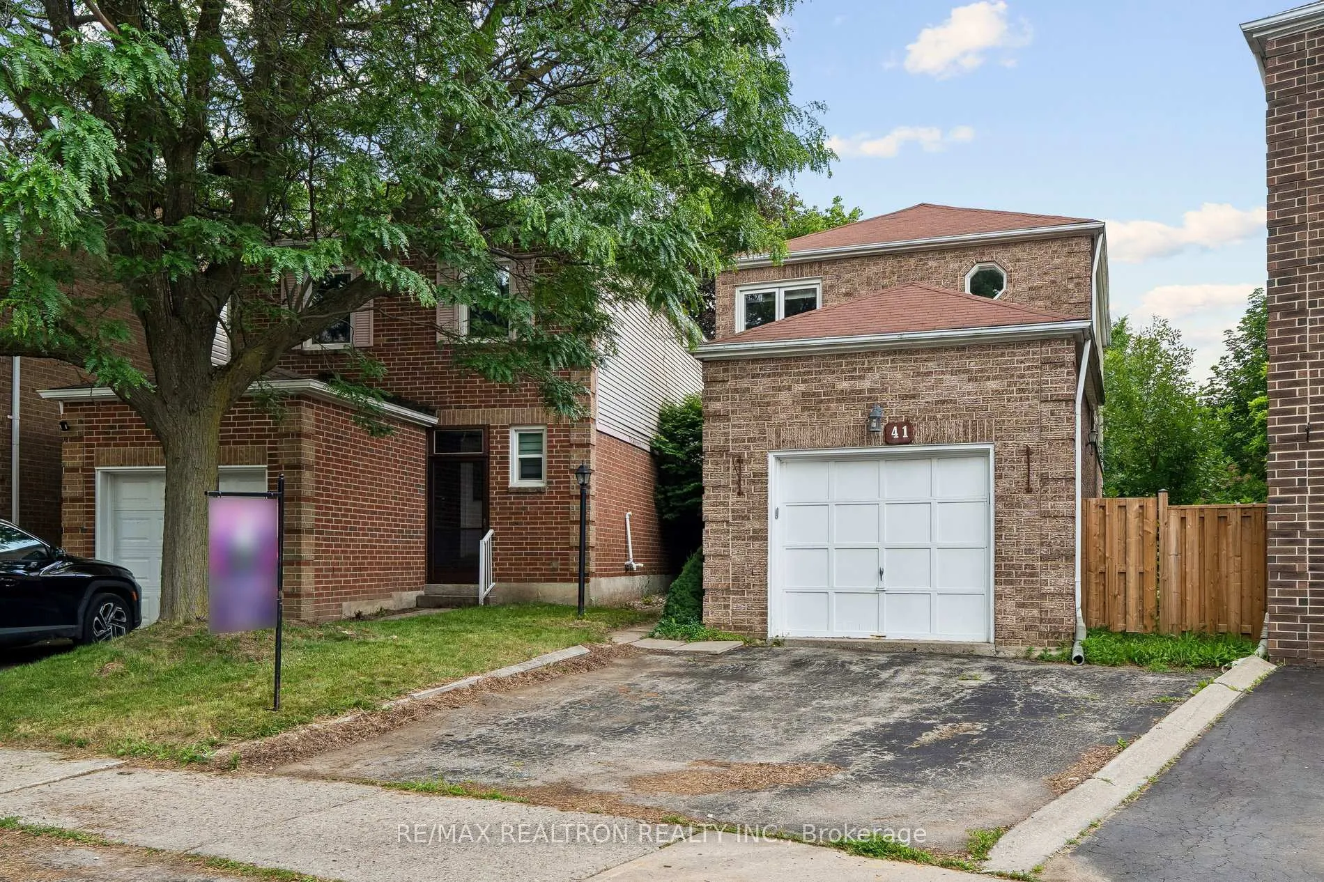Photo 2 of 41 Thornbury Circle, Vaughan, Crestwood-Springfarm-Yorkhill — HOMEH
