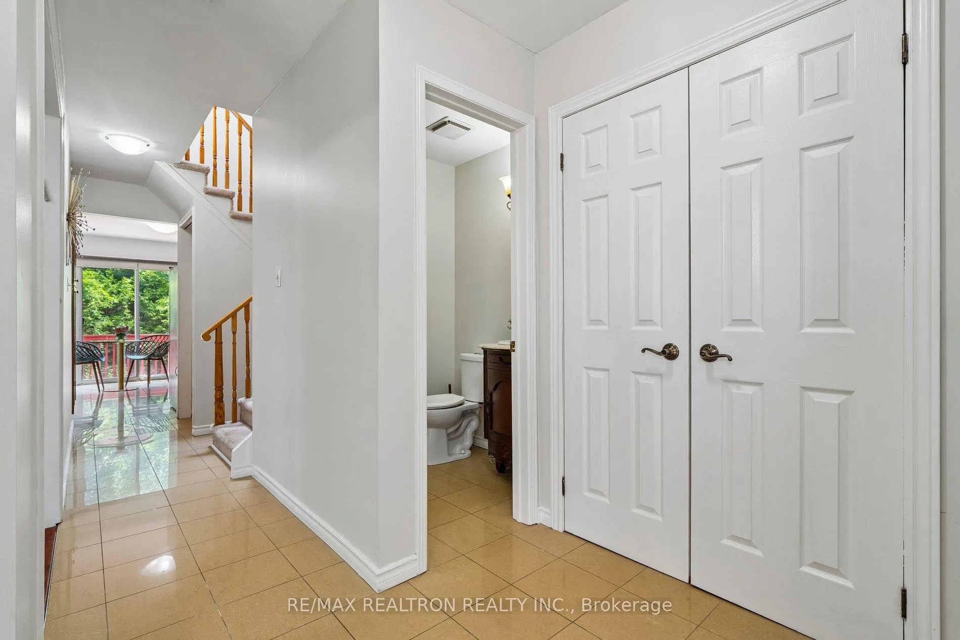 Photo 7 of 41 Thornbury Circle, Vaughan, Crestwood-Springfarm-Yorkhill — HOMEH
