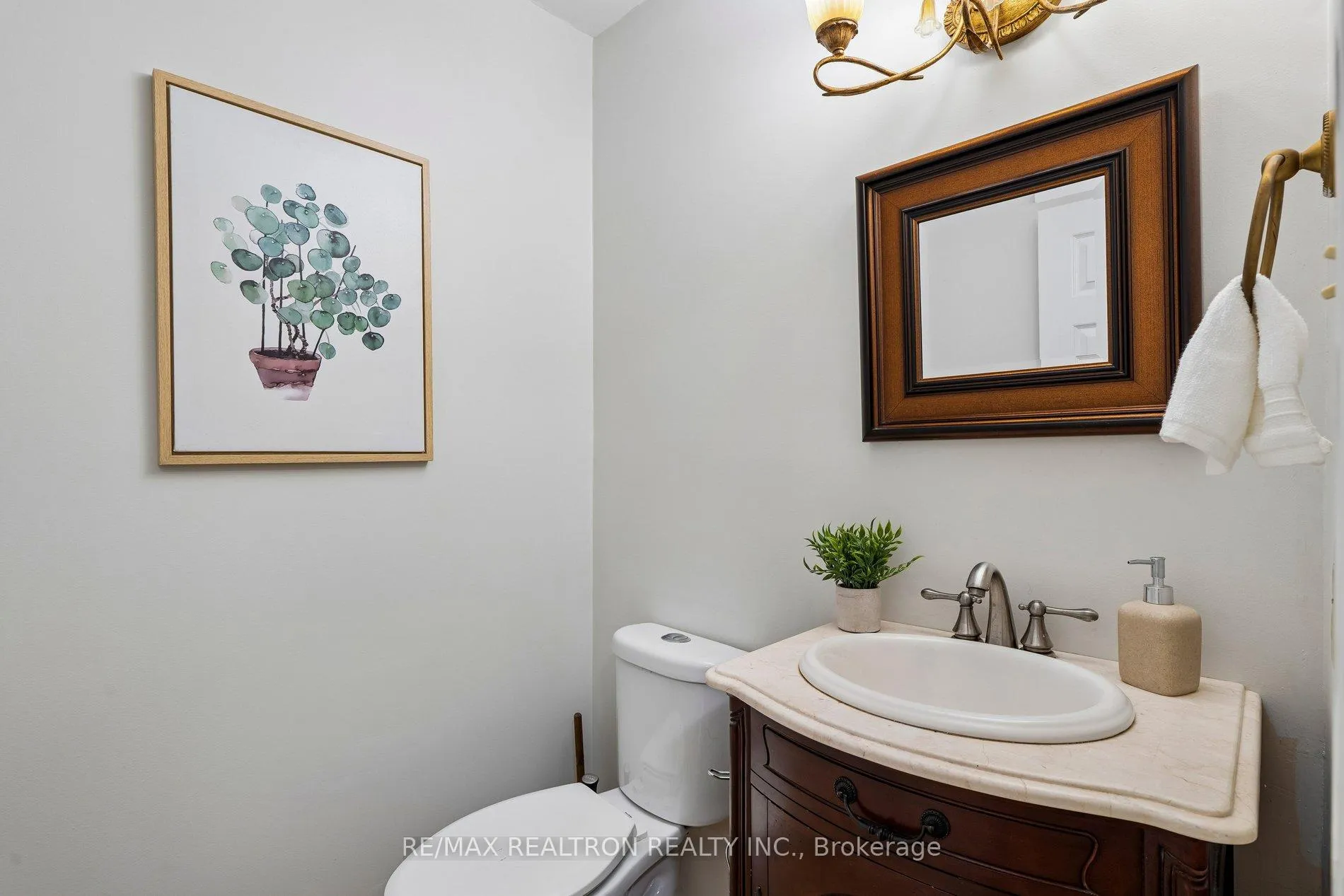 Photo 8 of 41 Thornbury Circle, Vaughan, Crestwood-Springfarm-Yorkhill — HOMEH