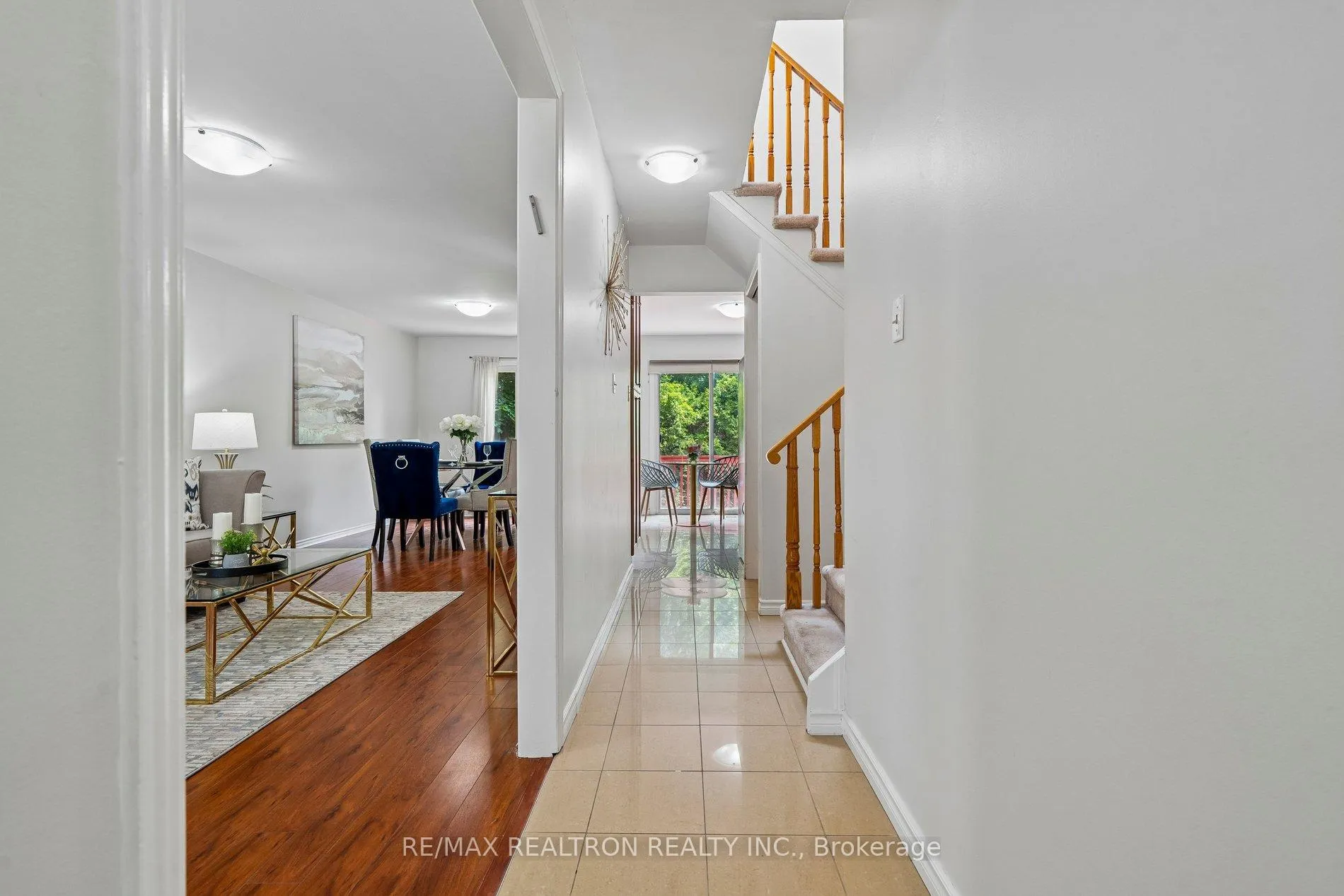 Photo 9 of 41 Thornbury Circle, Vaughan, Crestwood-Springfarm-Yorkhill — HOMEH