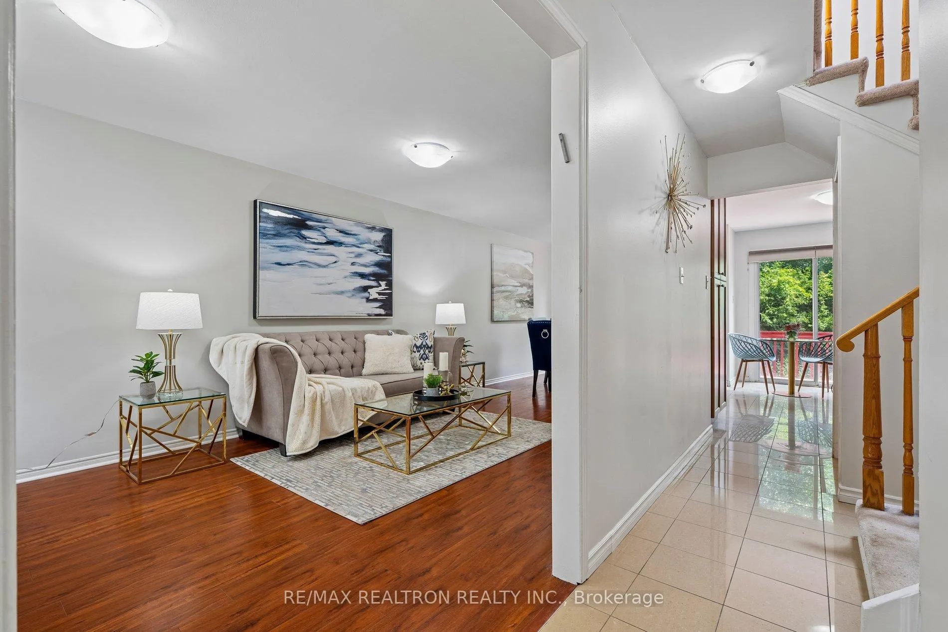 Photo 10 of 41 Thornbury Circle, Vaughan, Crestwood-Springfarm-Yorkhill — HOMEH