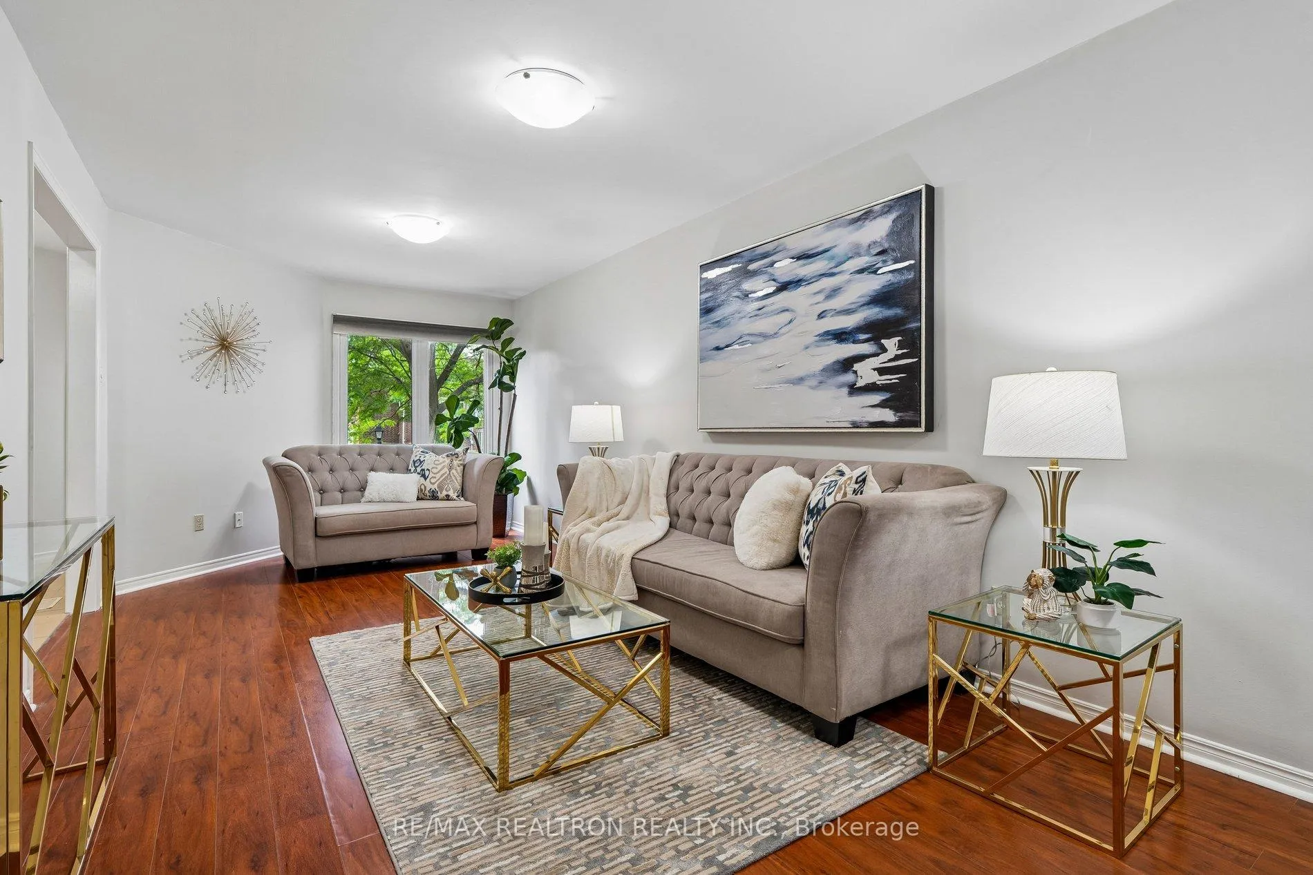 Photo 13 of 41 Thornbury Circle, Vaughan, Crestwood-Springfarm-Yorkhill — HOMEH