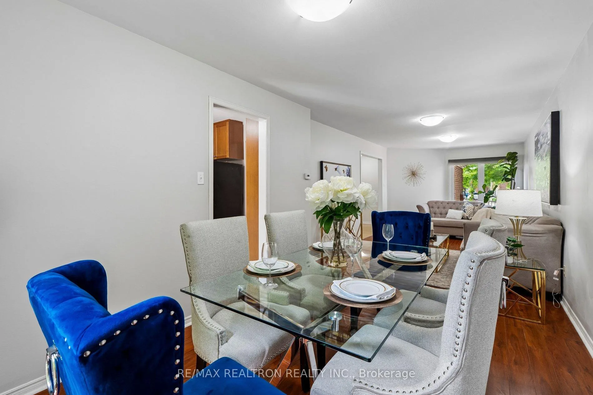 Photo 15 of 41 Thornbury Circle, Vaughan, Crestwood-Springfarm-Yorkhill — HOMEH
