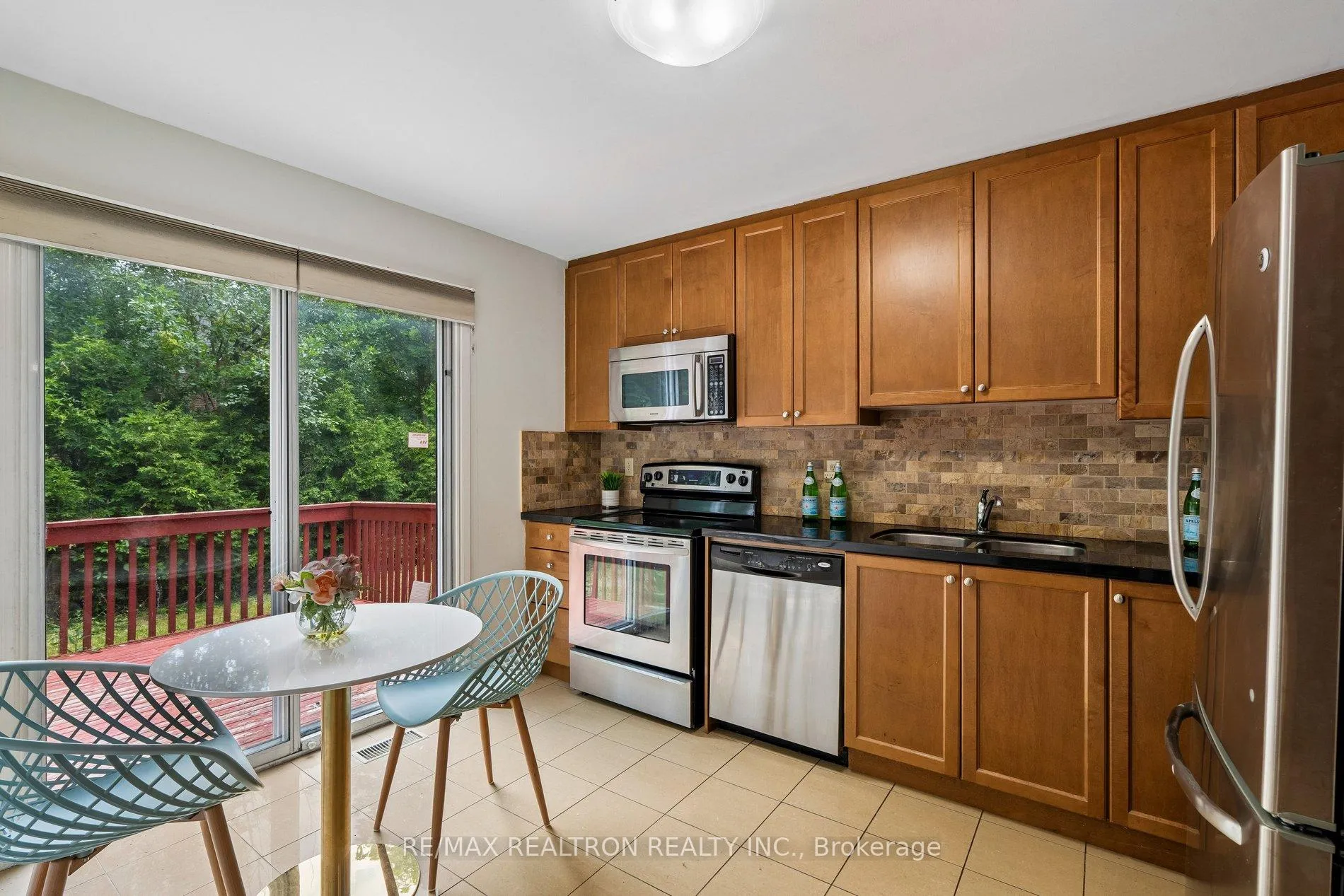 Photo 17 of 41 Thornbury Circle, Vaughan, Crestwood-Springfarm-Yorkhill — HOMEH