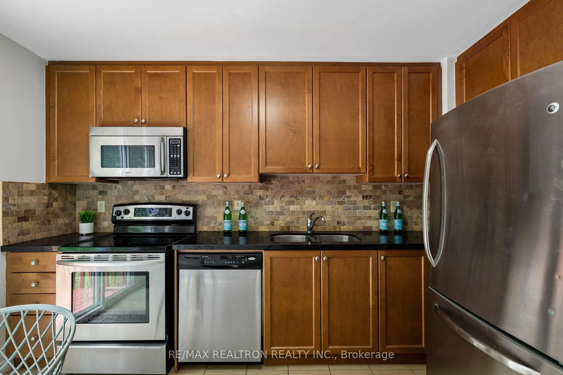 Photo 18 of 41 Thornbury Circle, Vaughan, Crestwood-Springfarm-Yorkhill — HOMEH