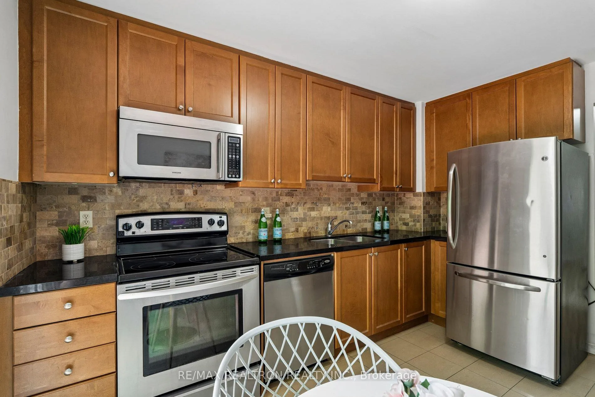 Photo 19 of 41 Thornbury Circle, Vaughan, Crestwood-Springfarm-Yorkhill — HOMEH