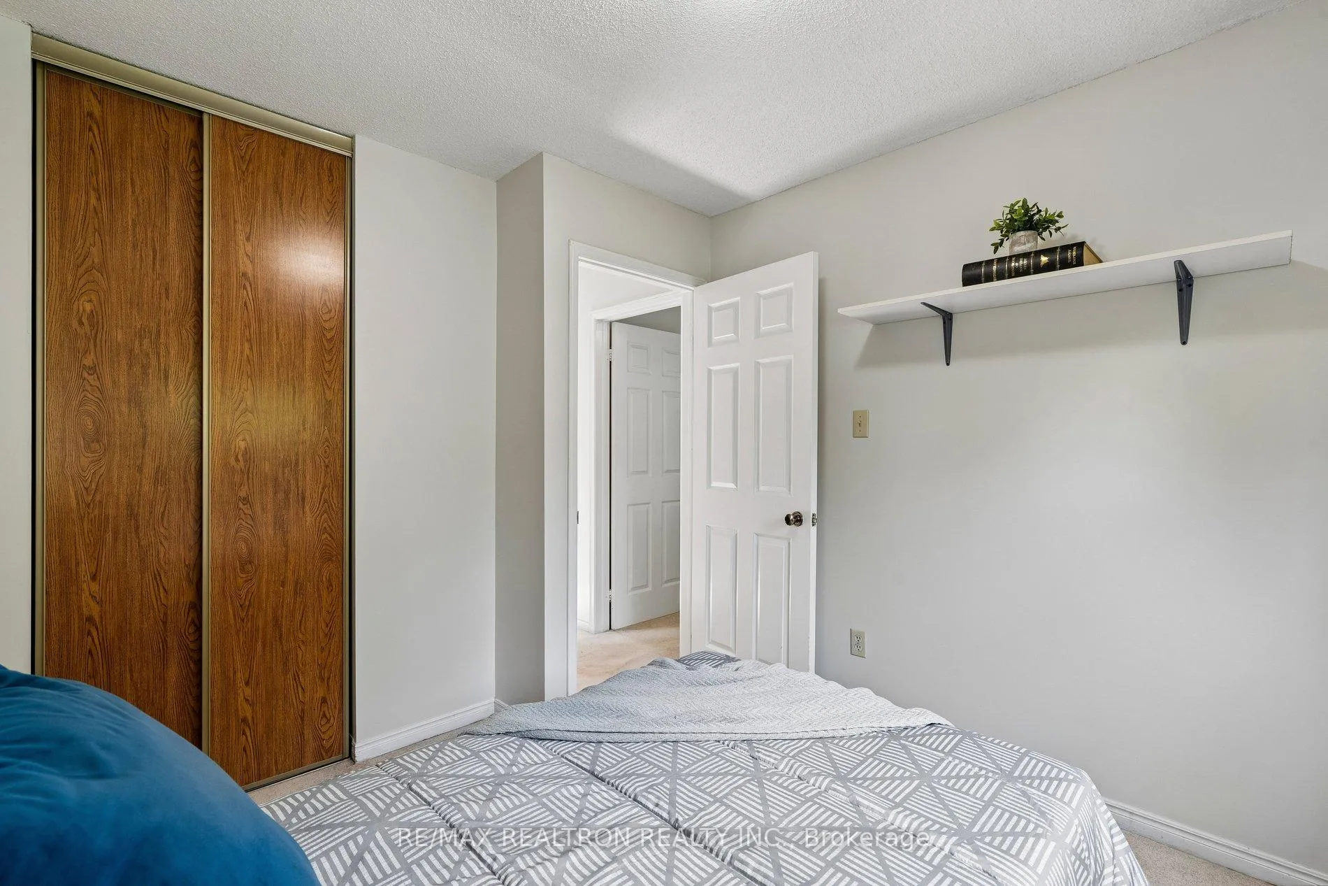 Photo 34 of 41 Thornbury Circle, Vaughan, Crestwood-Springfarm-Yorkhill — HOMEH