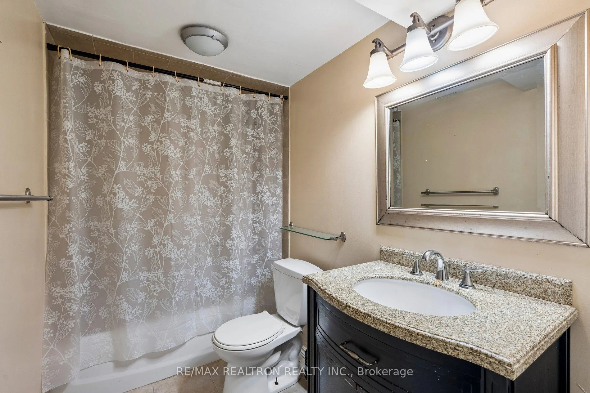 Photo 38 of 41 Thornbury Circle, Vaughan, Crestwood-Springfarm-Yorkhill — HOMEH