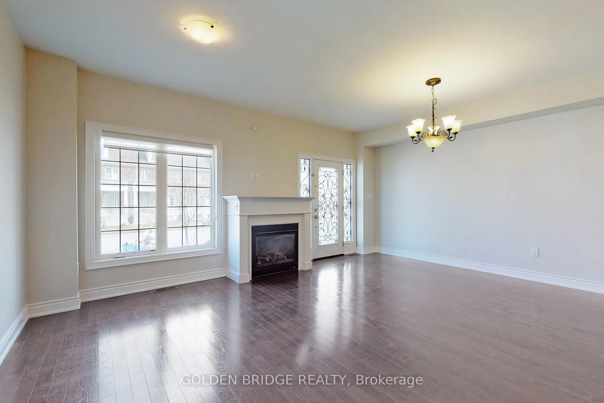Photo 4 of 166 Verdi Road, Richmond Hill, Oak Ridges — HOMEH