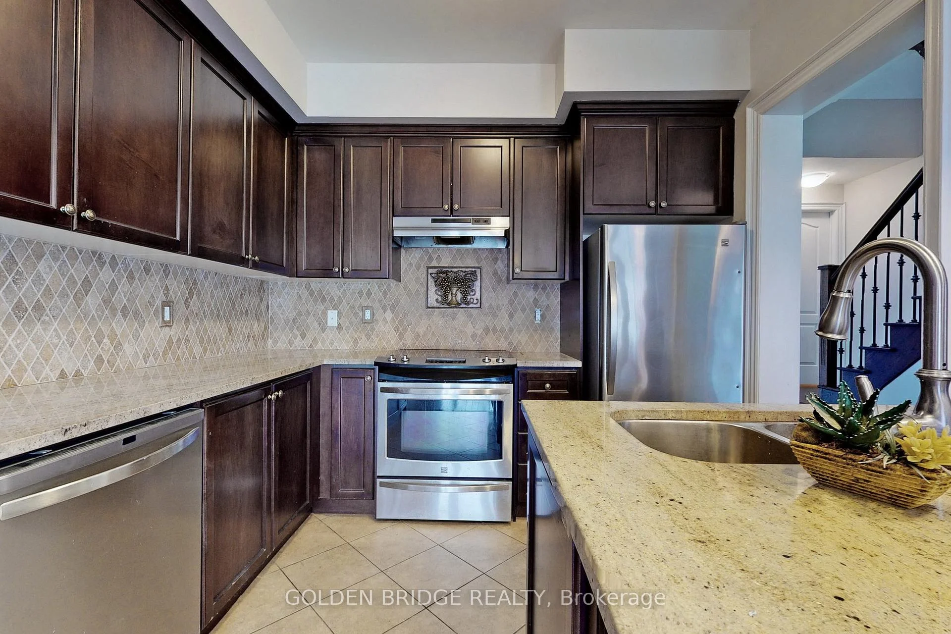 Photo 7 of 166 Verdi Road, Richmond Hill, Oak Ridges — HOMEH