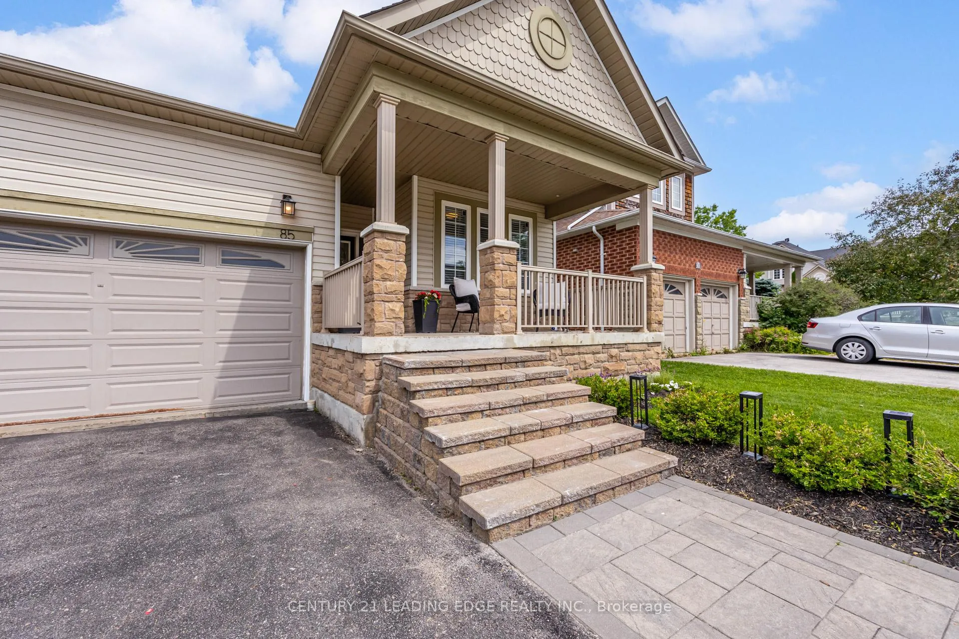 Photo 4 of 85 Darius Harns Drive, Whitby, Brooklin — HOMEH