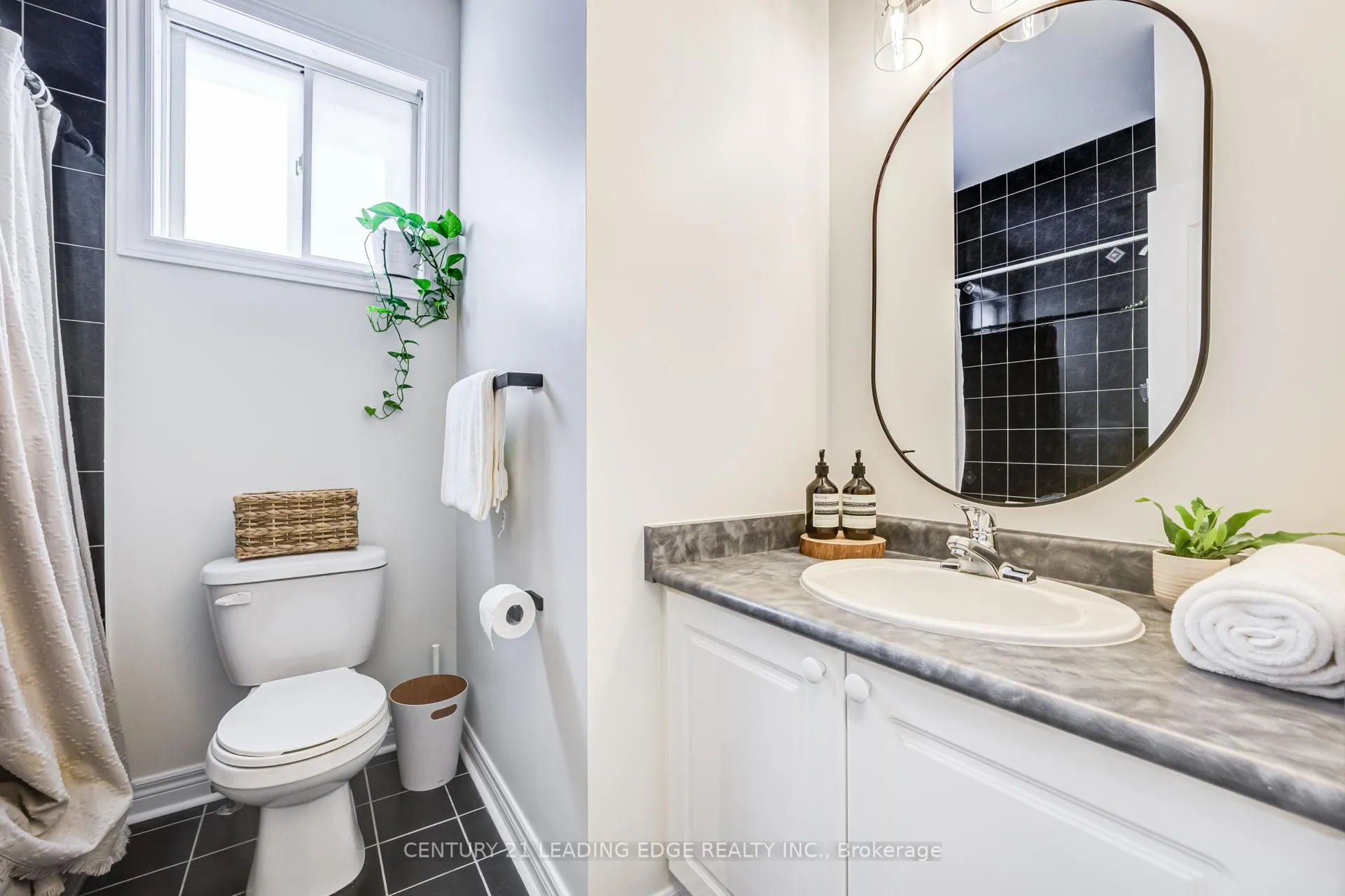 Photo 11 of 85 Darius Harns Drive, Whitby, Brooklin — HOMEH