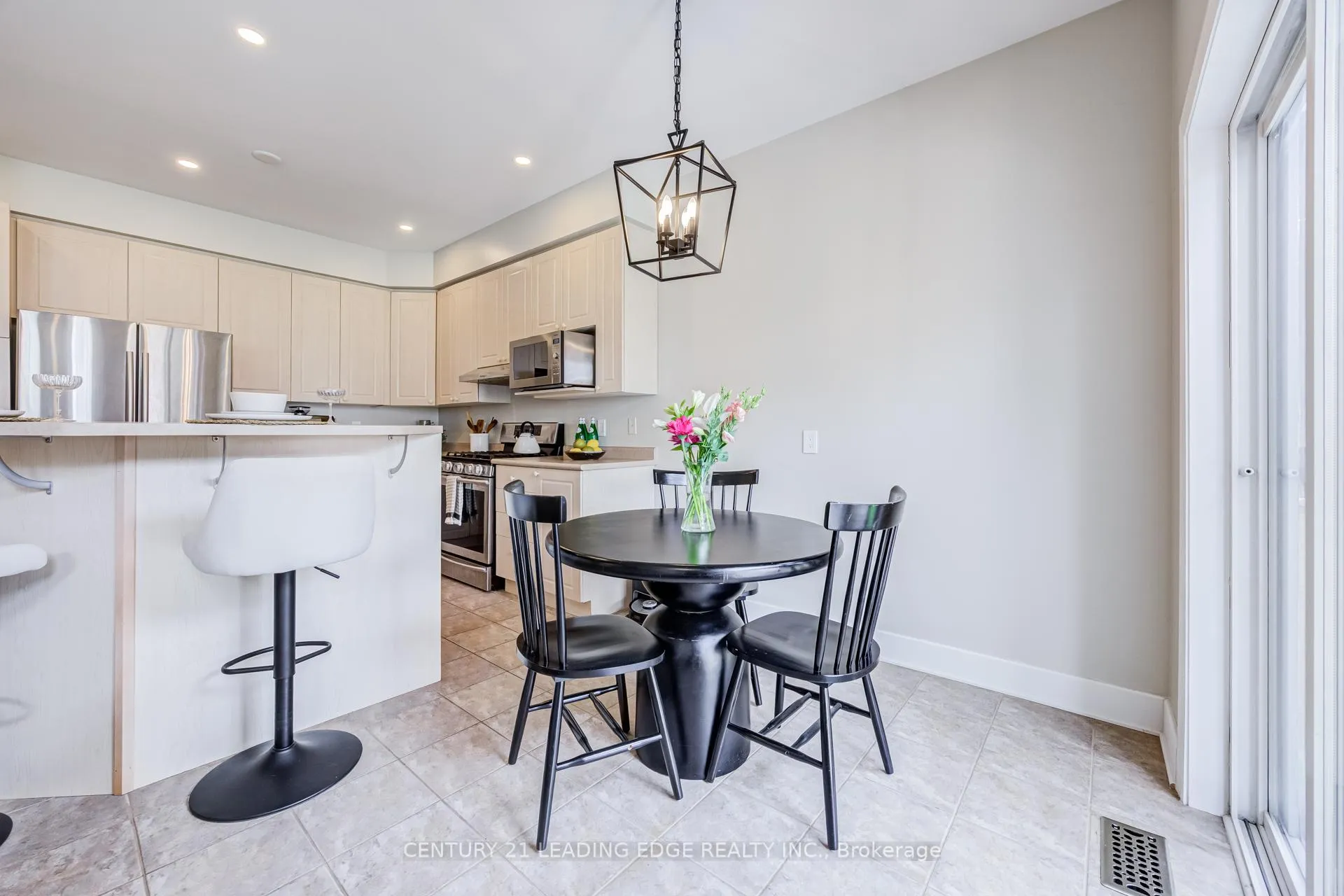 Photo 23 of 85 Darius Harns Drive, Whitby, Brooklin — HOMEH