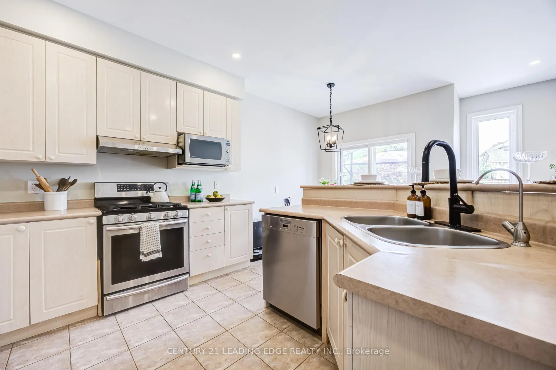 Photo 28 of 85 Darius Harns Drive, Whitby, Brooklin — HOMEH
