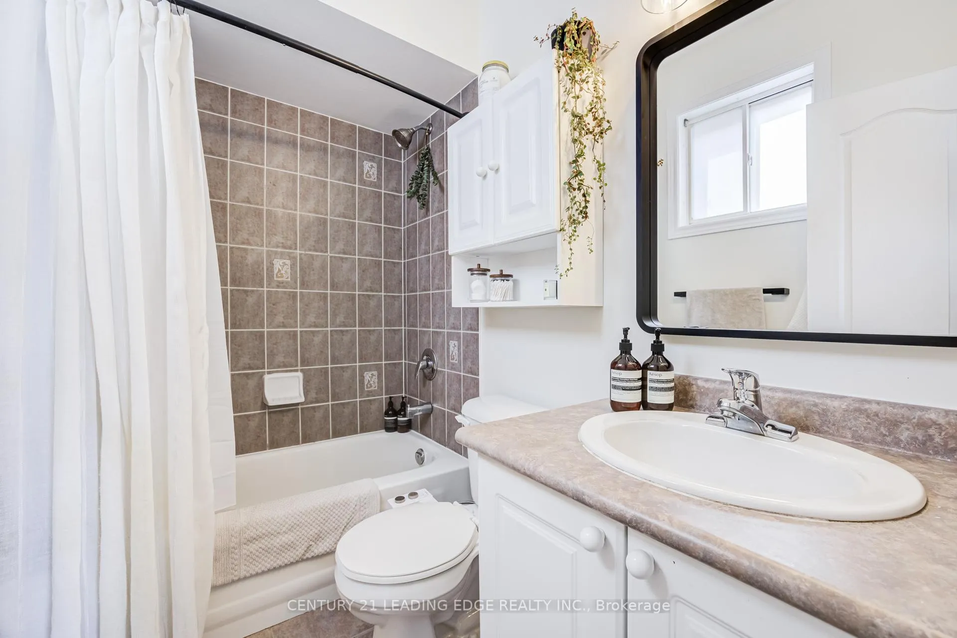 Photo 32 of 85 Darius Harns Drive, Whitby, Brooklin — HOMEH