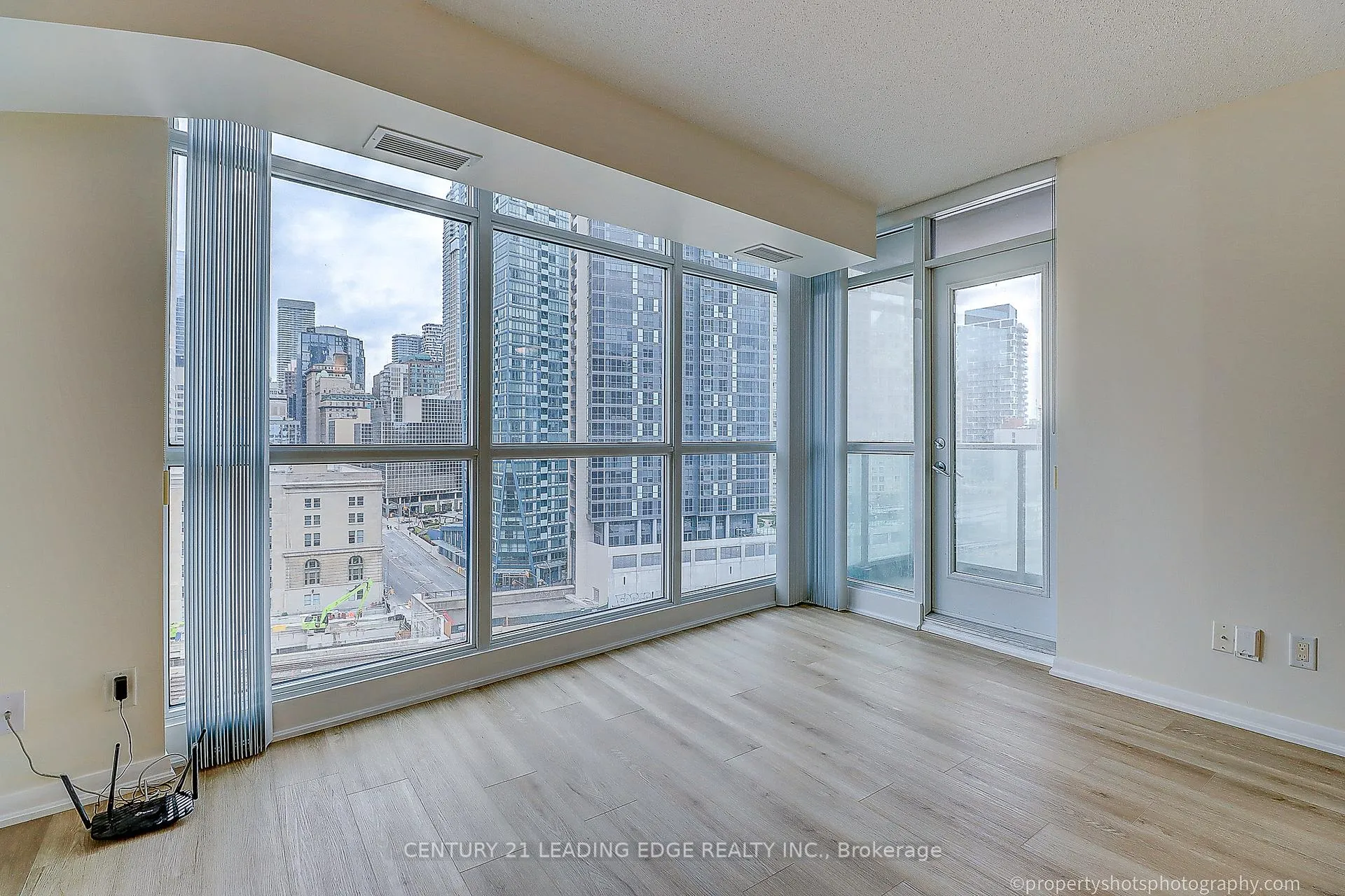 Photo 3 of Unit 1305, 18 Yonge Street, Toronto, Waterfront Communities — HOMEH