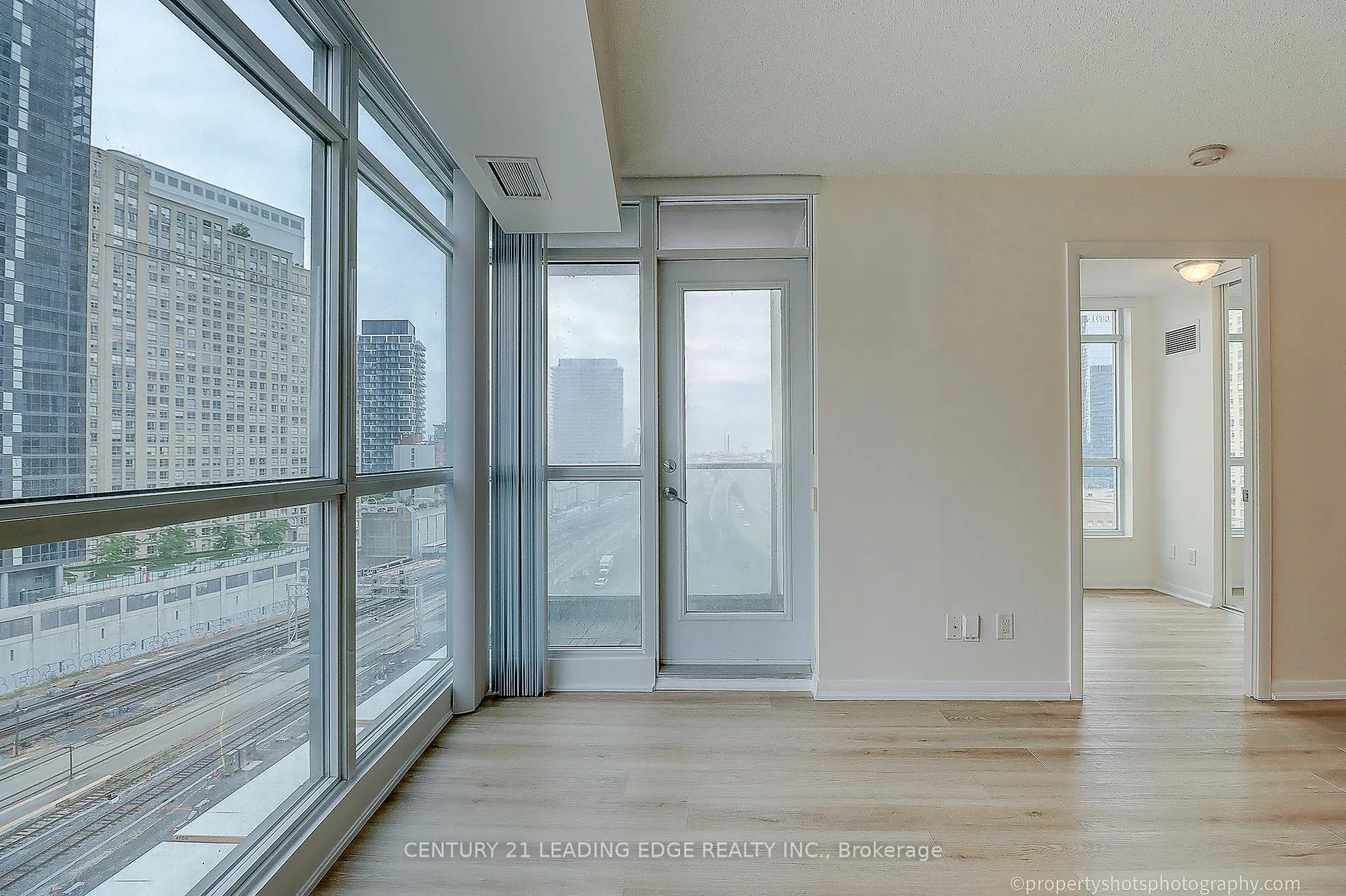 Photo 4 of Unit 1305, 18 Yonge Street, Toronto, Waterfront Communities — HOMEH