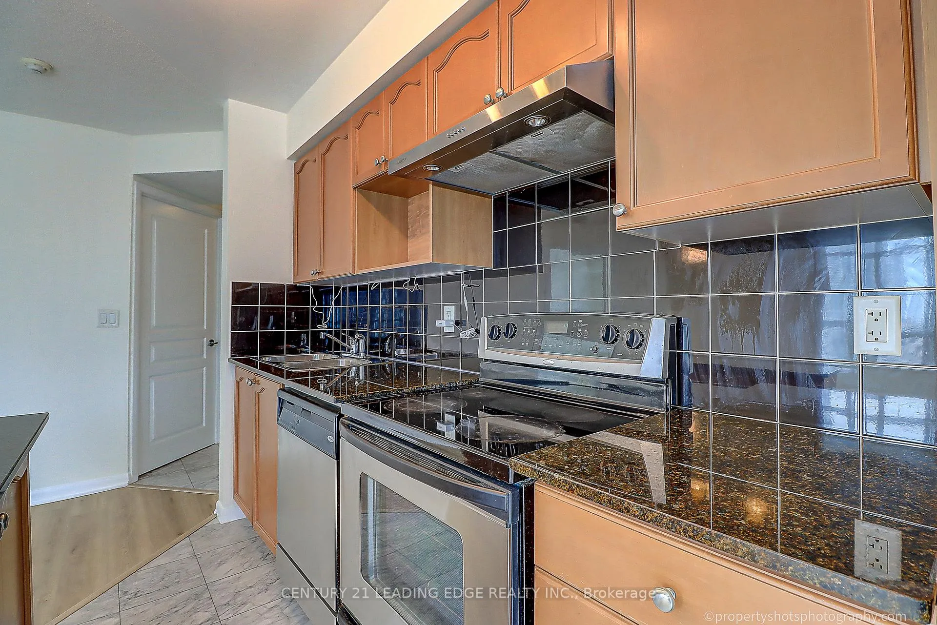 Photo 7 of Unit 1305, 18 Yonge Street, Toronto, Waterfront Communities — HOMEH