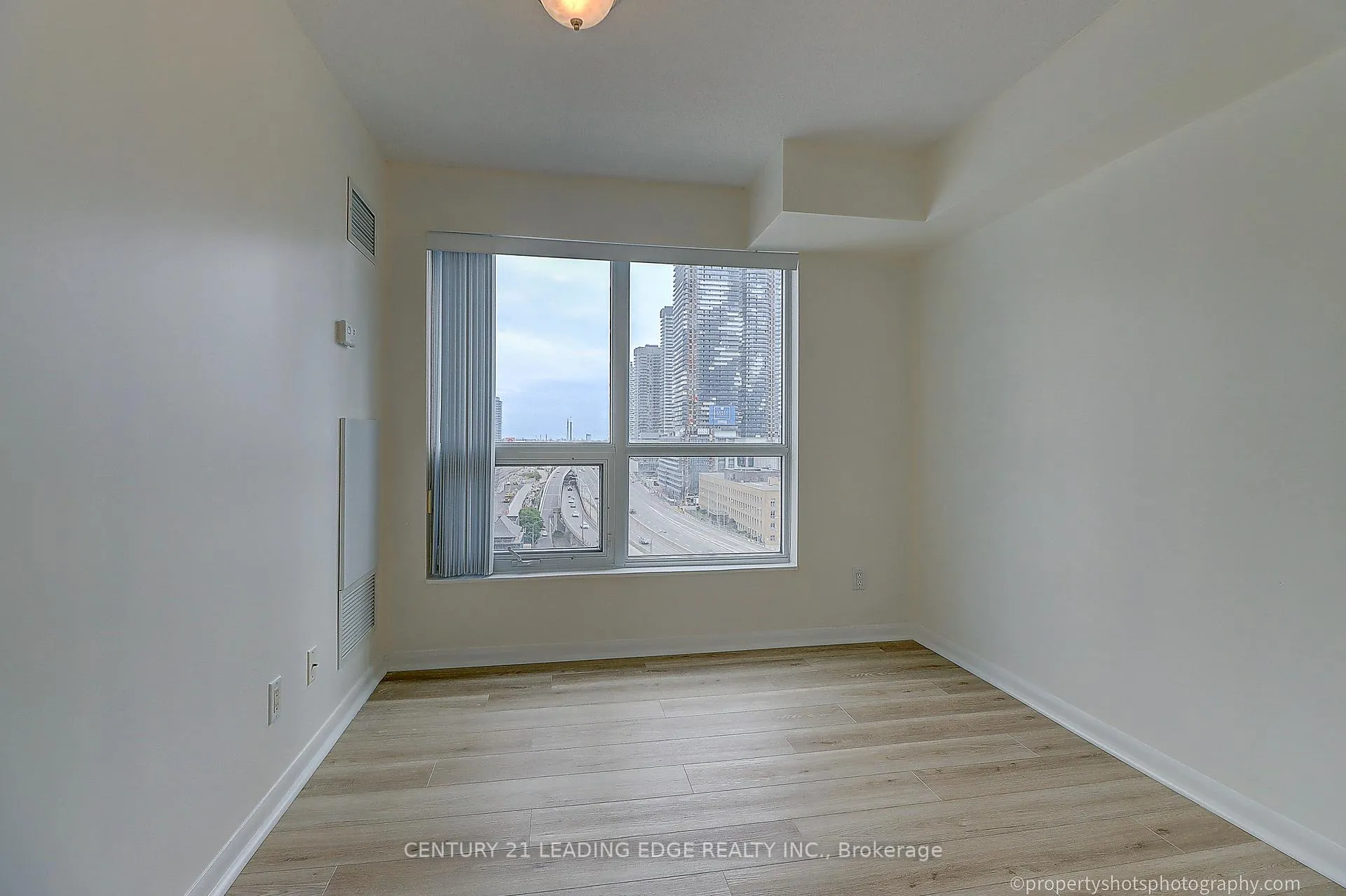 Photo 13 of Unit 1305, 18 Yonge Street, Toronto, Waterfront Communities — HOMEH