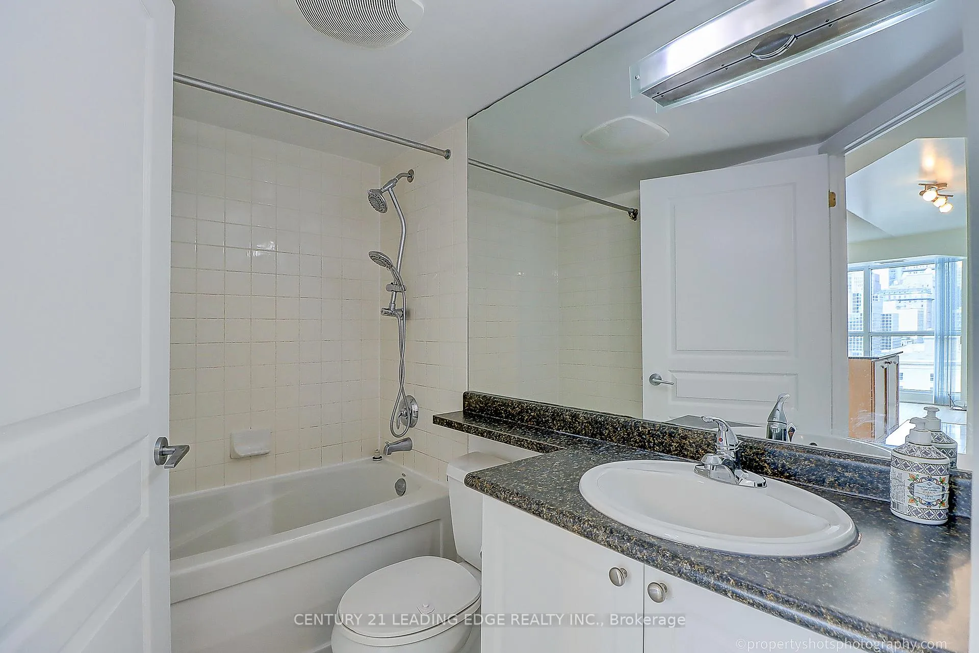 Photo 17 of Unit 1305, 18 Yonge Street, Toronto, Waterfront Communities — HOMEH