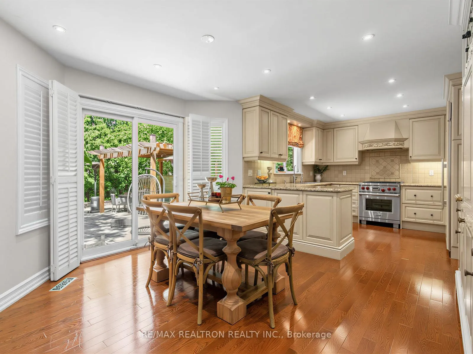 Photo 15 of 210 Westmount Boulevard, Vaughan, Beverley Glen — HOMEH