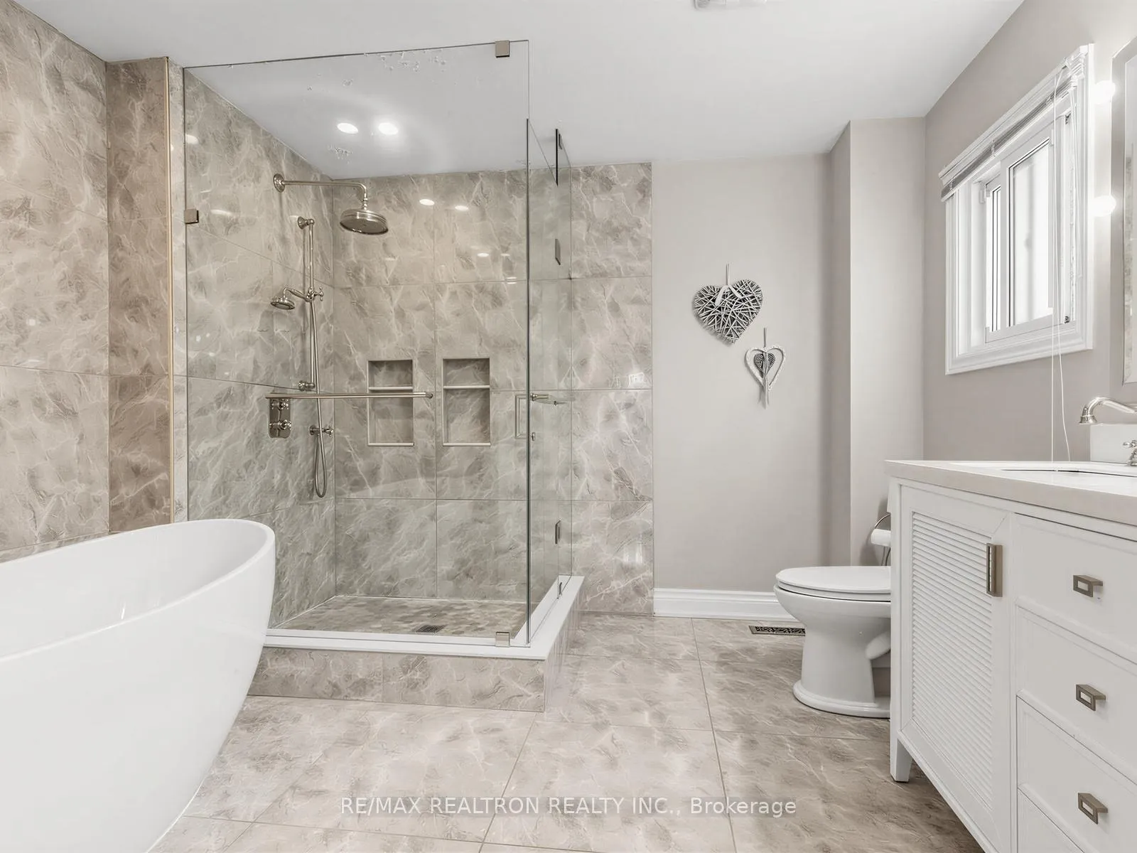 Photo 24 of 210 Westmount Boulevard, Vaughan, Beverley Glen — HOMEH