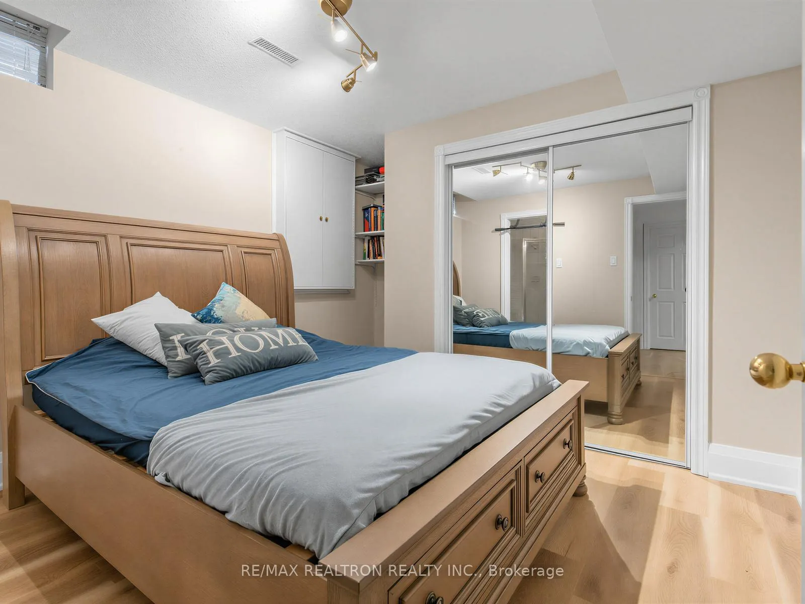 Photo 32 of 210 Westmount Boulevard, Vaughan, Beverley Glen — HOMEH