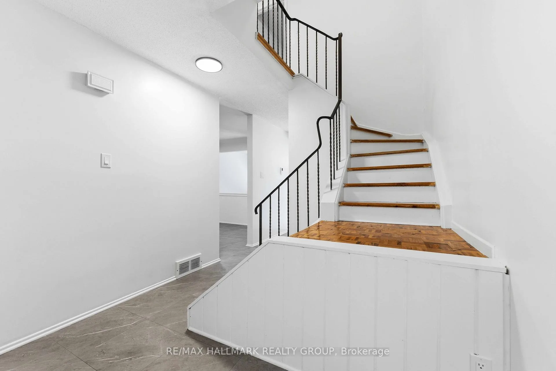 Photo 5 of Unit 48, 2202 Orient Park Drive, Ottawa, Blackburn Hamlet (South) — HOMEH