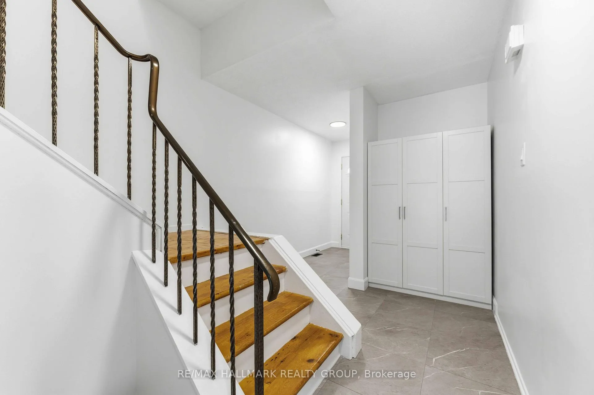 Photo 6 of Unit 48, 2202 Orient Park Drive, Ottawa, Blackburn Hamlet (South) — HOMEH