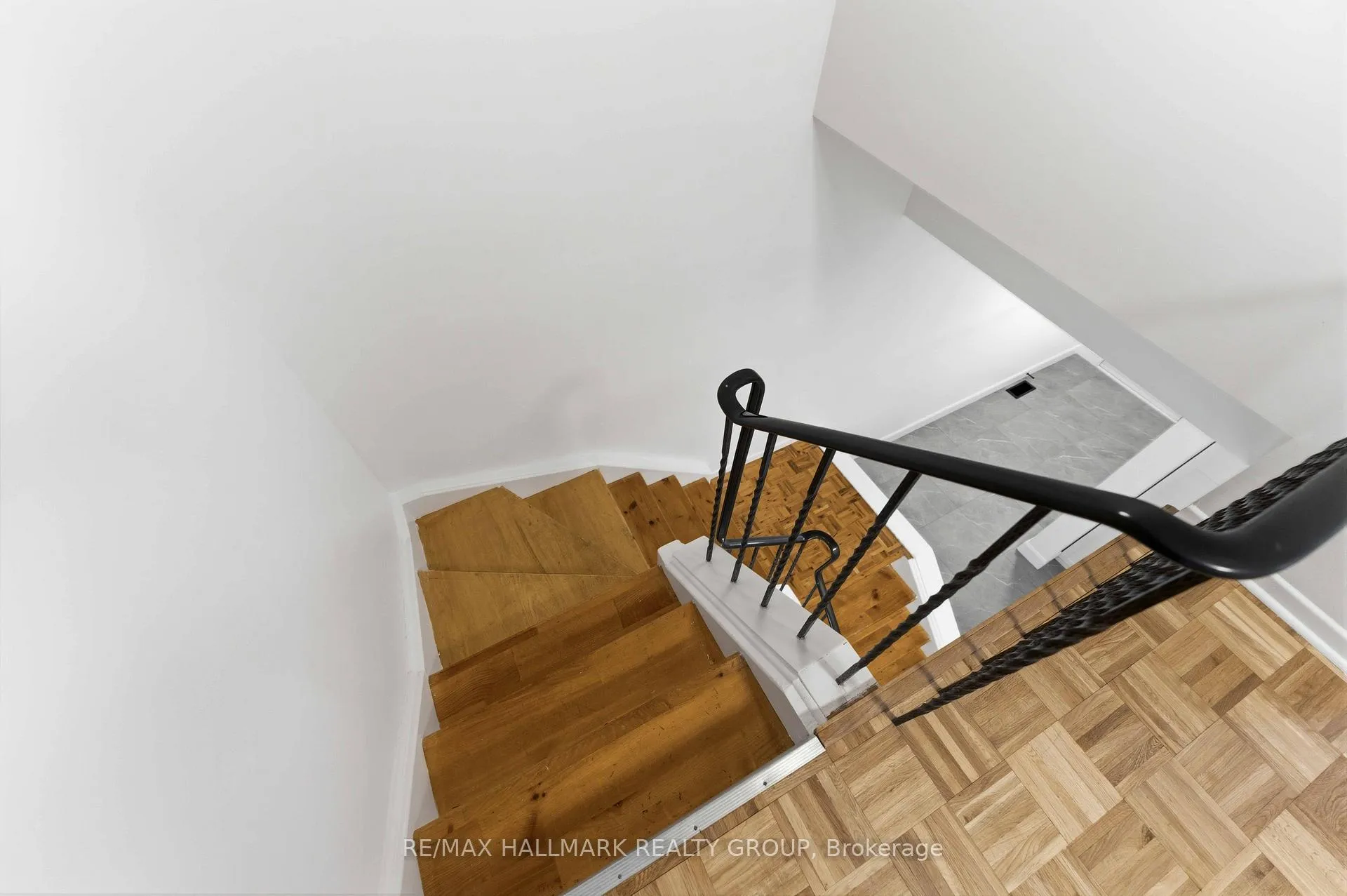 Photo 15 of Unit 48, 2202 Orient Park Drive, Ottawa, Blackburn Hamlet (South) — HOMEH