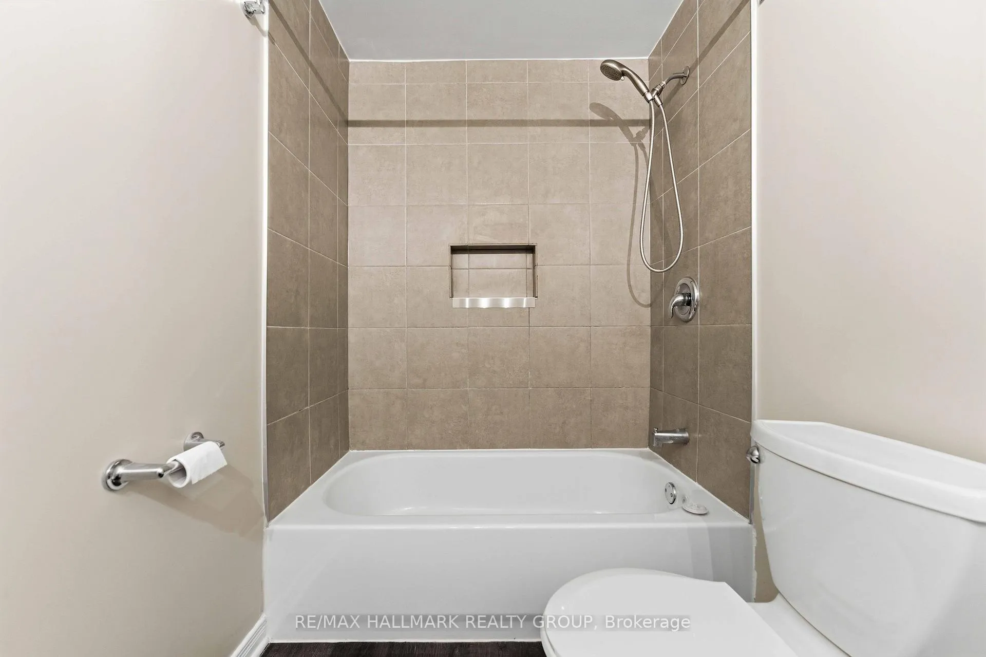 Photo 18 of Unit 48, 2202 Orient Park Drive, Ottawa, Blackburn Hamlet (South) — HOMEH