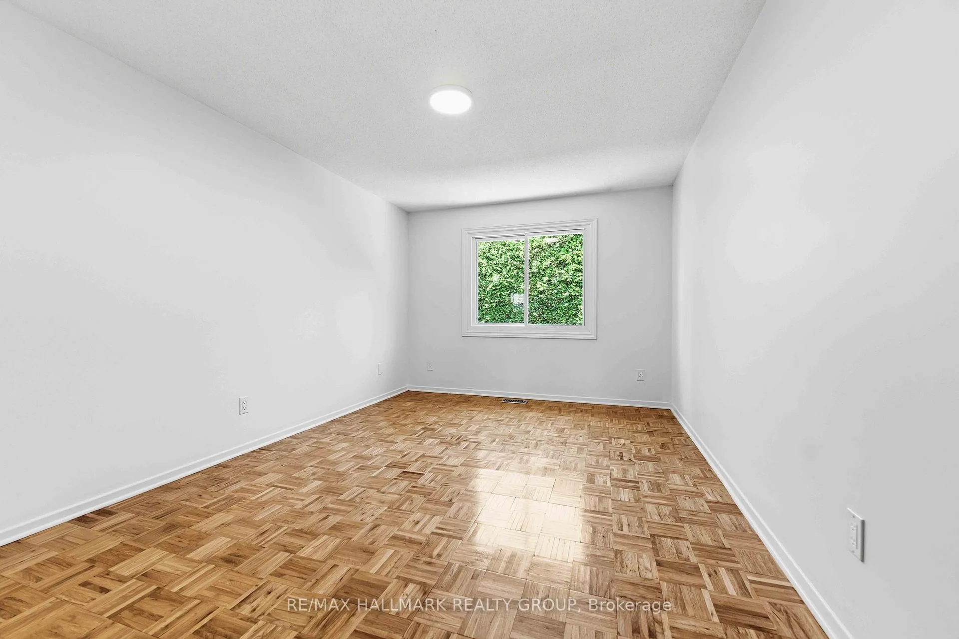 Photo 22 of Unit 48, 2202 Orient Park Drive, Ottawa, Blackburn Hamlet (South) — HOMEH