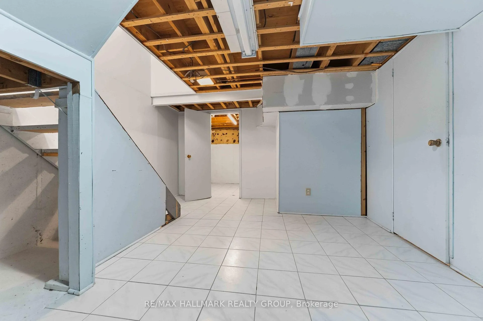 Photo 32 of Unit 48, 2202 Orient Park Drive, Ottawa, Blackburn Hamlet (South) — HOMEH